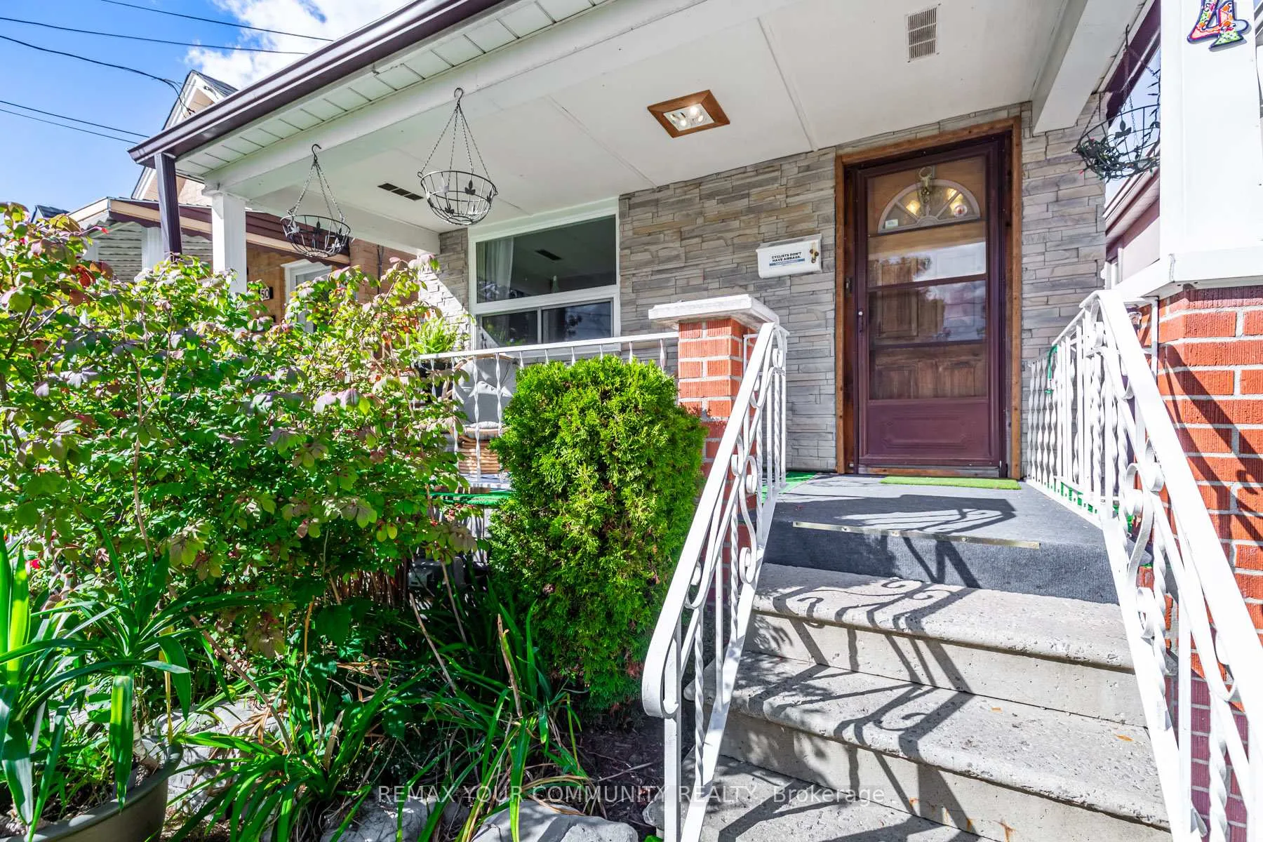 Photo 4 of 48 Cayuga Avenue, Toronto, Rockcliffe-Smythe — HOMEH