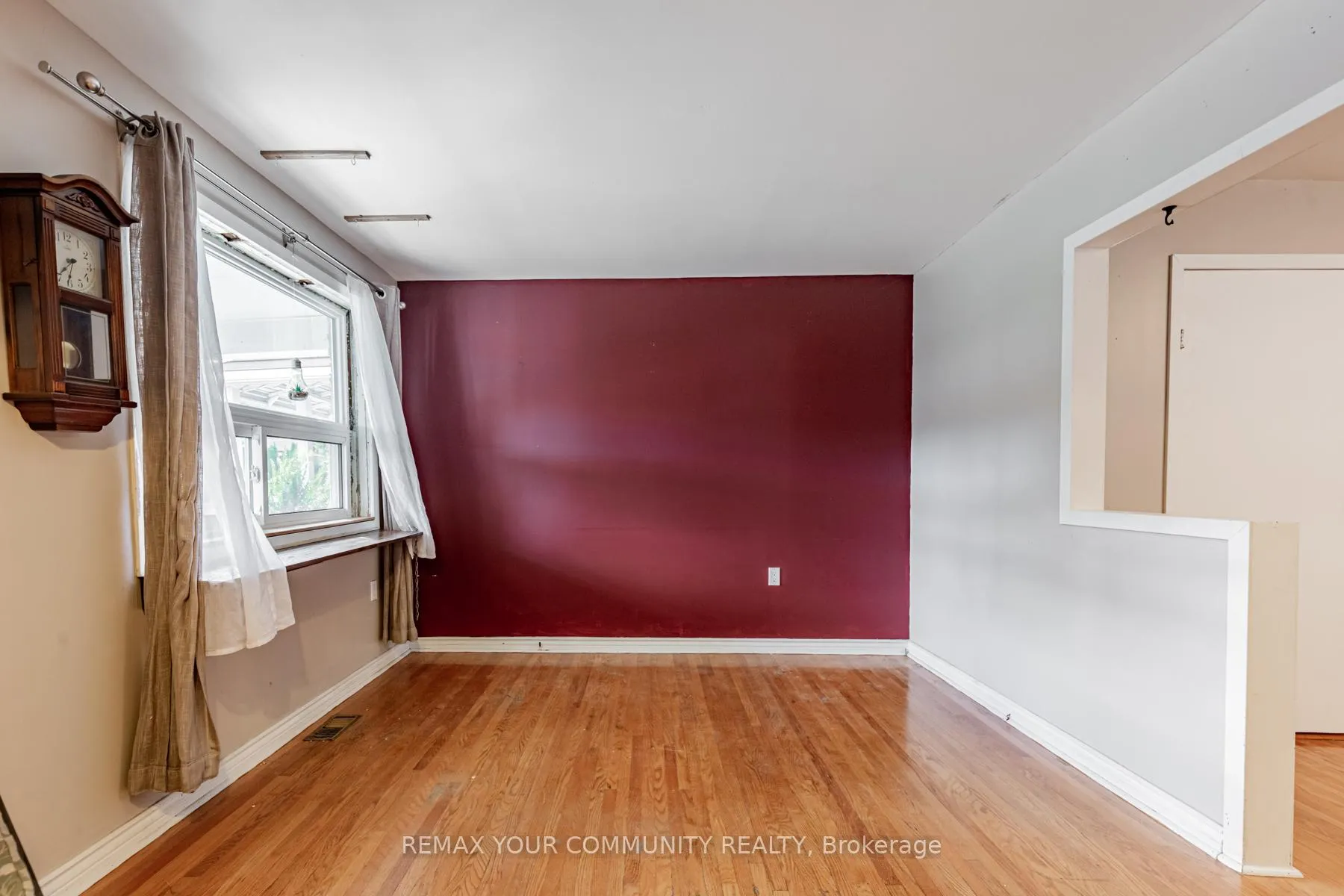Photo 6 of 48 Cayuga Avenue, Toronto, Rockcliffe-Smythe — HOMEH