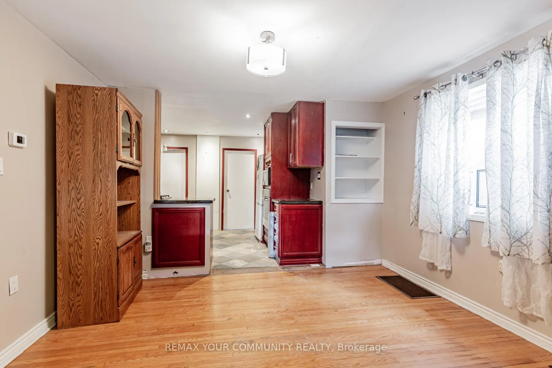 Photo 10 of 48 Cayuga Avenue, Toronto, Rockcliffe-Smythe — HOMEH