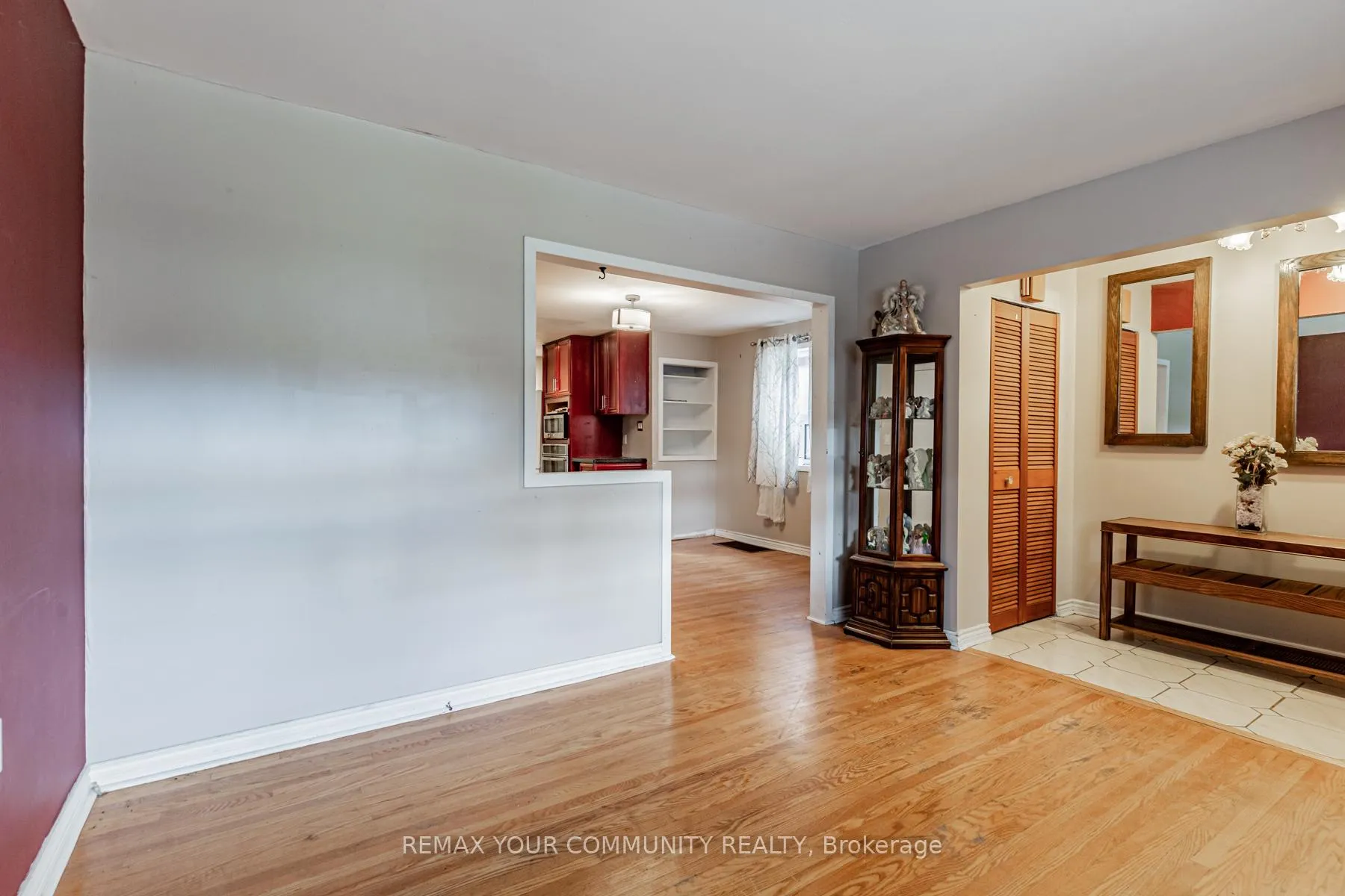 Photo 11 of 48 Cayuga Avenue, Toronto, Rockcliffe-Smythe — HOMEH