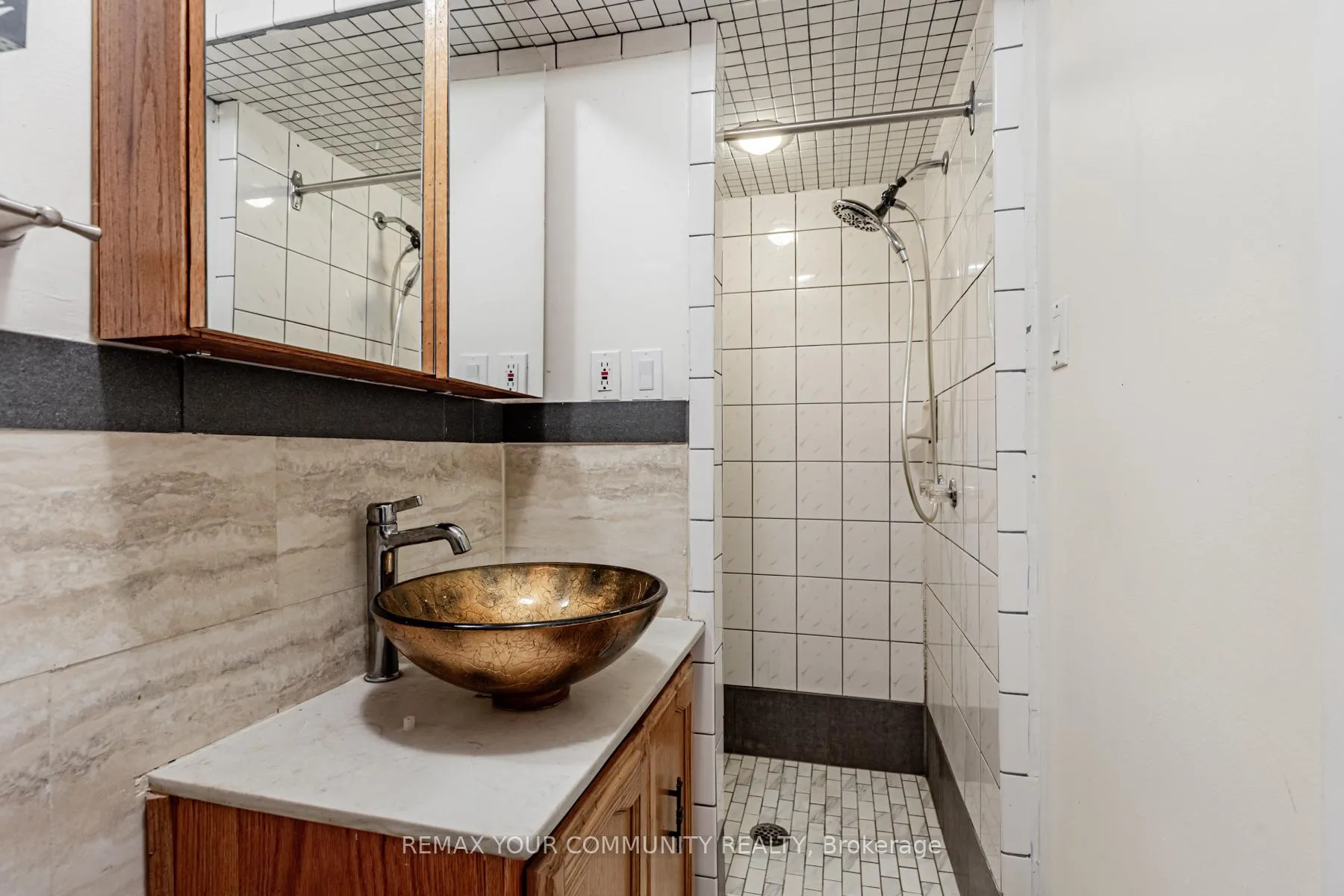 Photo 14 of 48 Cayuga Avenue, Toronto, Rockcliffe-Smythe — HOMEH