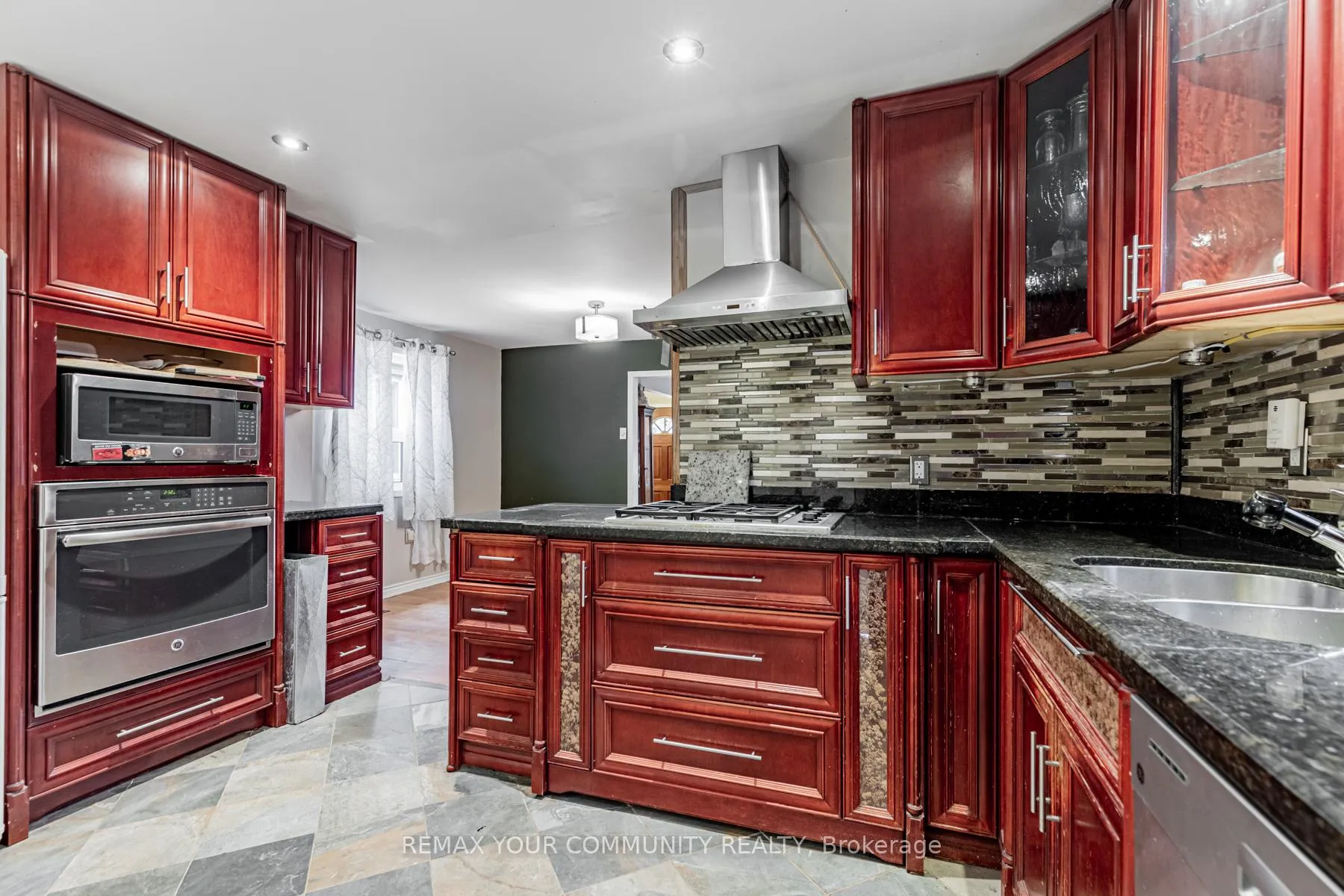 Photo 15 of 48 Cayuga Avenue, Toronto, Rockcliffe-Smythe — HOMEH