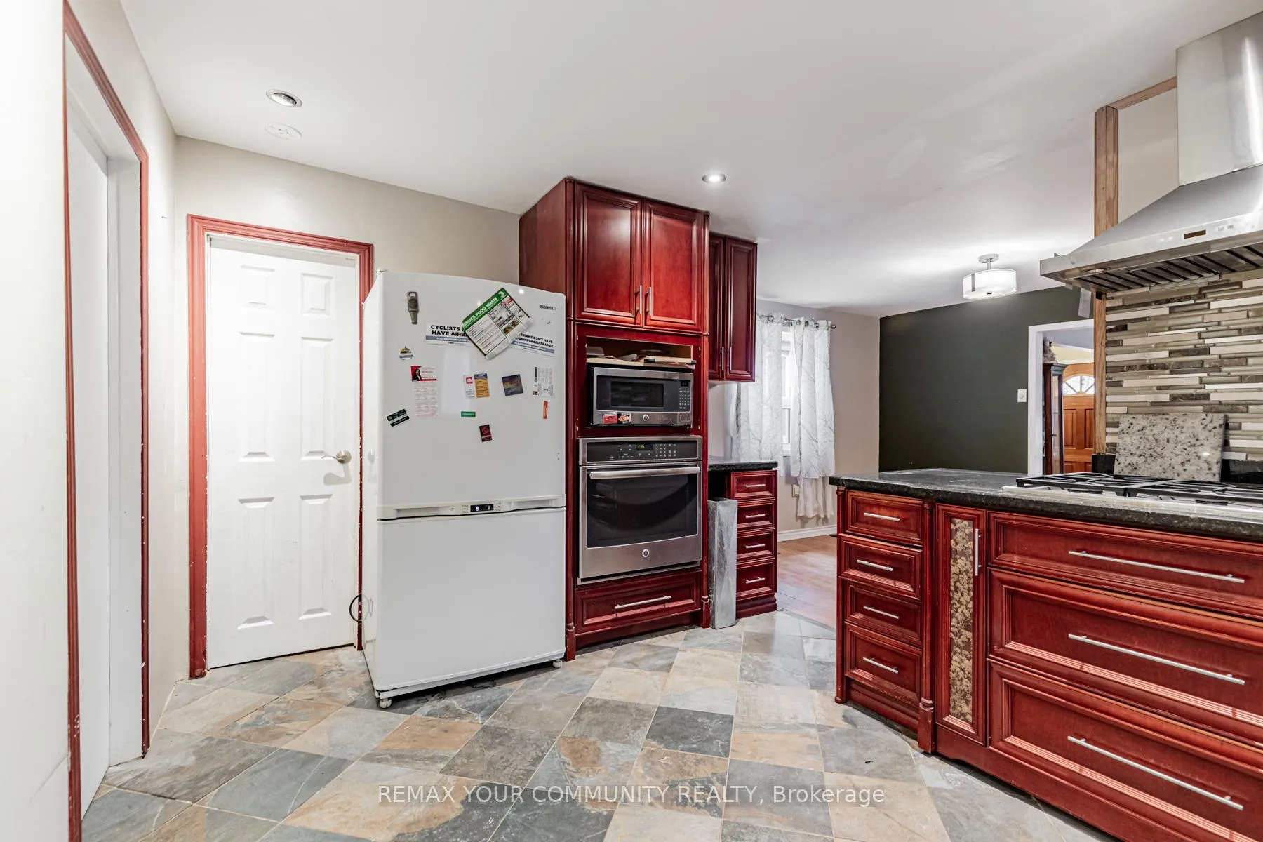 Photo 20 of 48 Cayuga Avenue, Toronto, Rockcliffe-Smythe — HOMEH