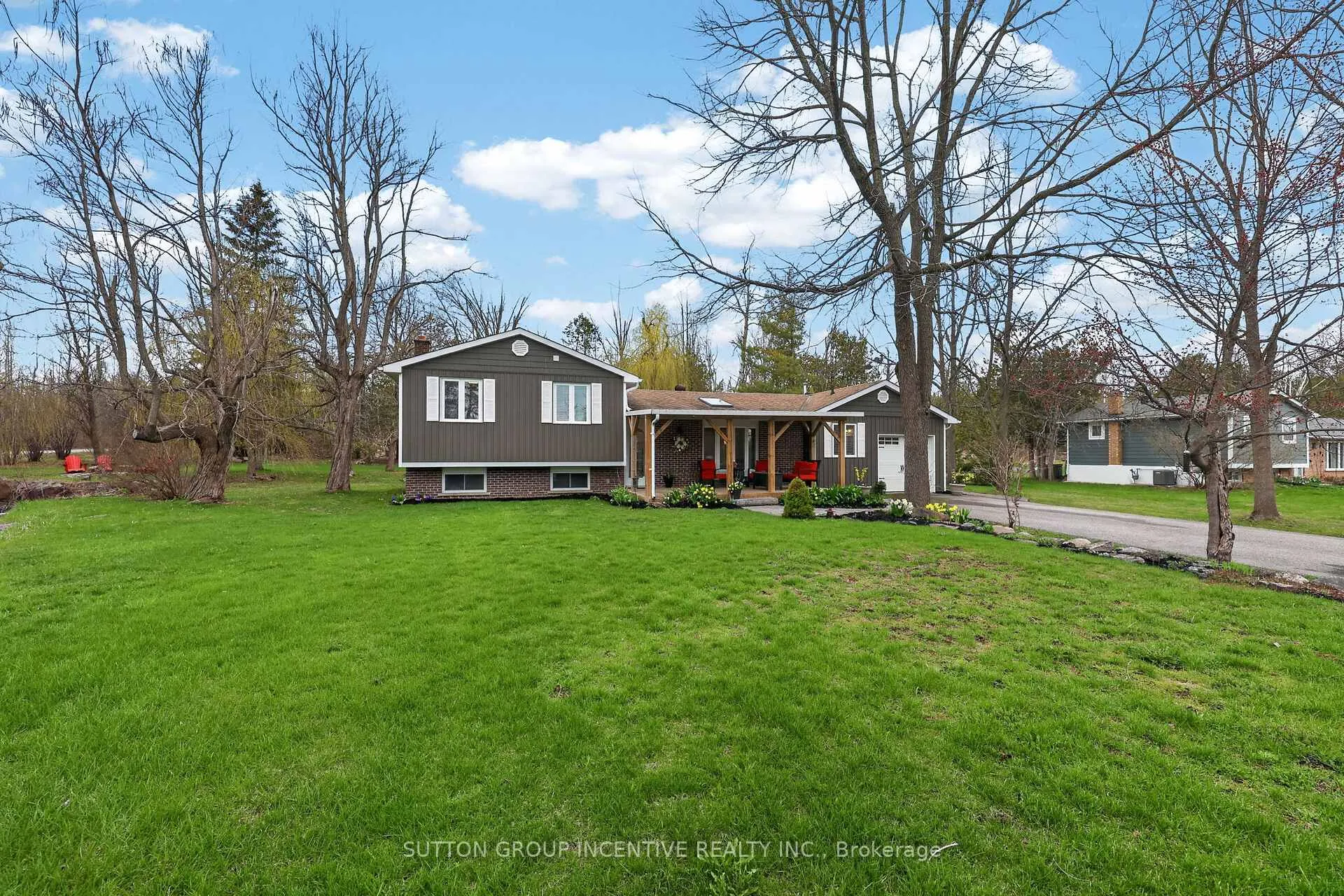 Photo 2 of 10 Springhome Road, Oro-Medonte, Rural Oro-Medonte — HOMEH