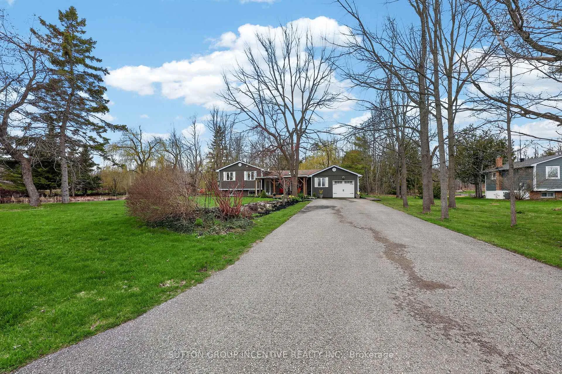 Photo 3 of 10 Springhome Road, Oro-Medonte, Rural Oro-Medonte — HOMEH