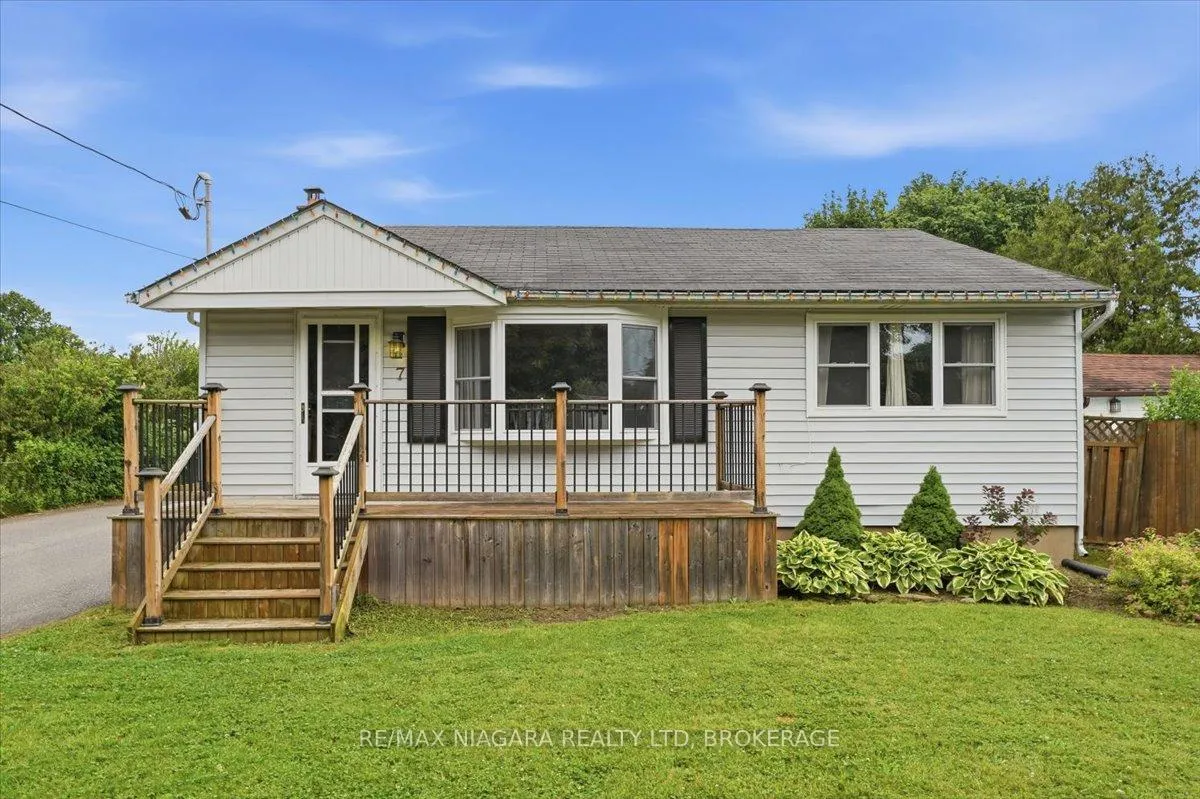 Photo 2 of 7 Sequoia Avenue, St. Catharines, Bunting/Linwell — HOMEH