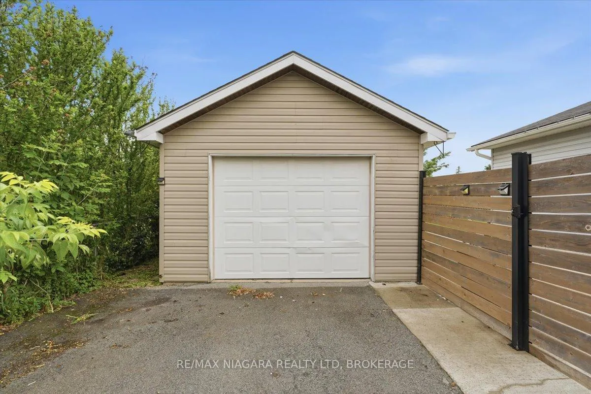 Photo 4 of 7 Sequoia Avenue, St. Catharines, Bunting/Linwell — HOMEH