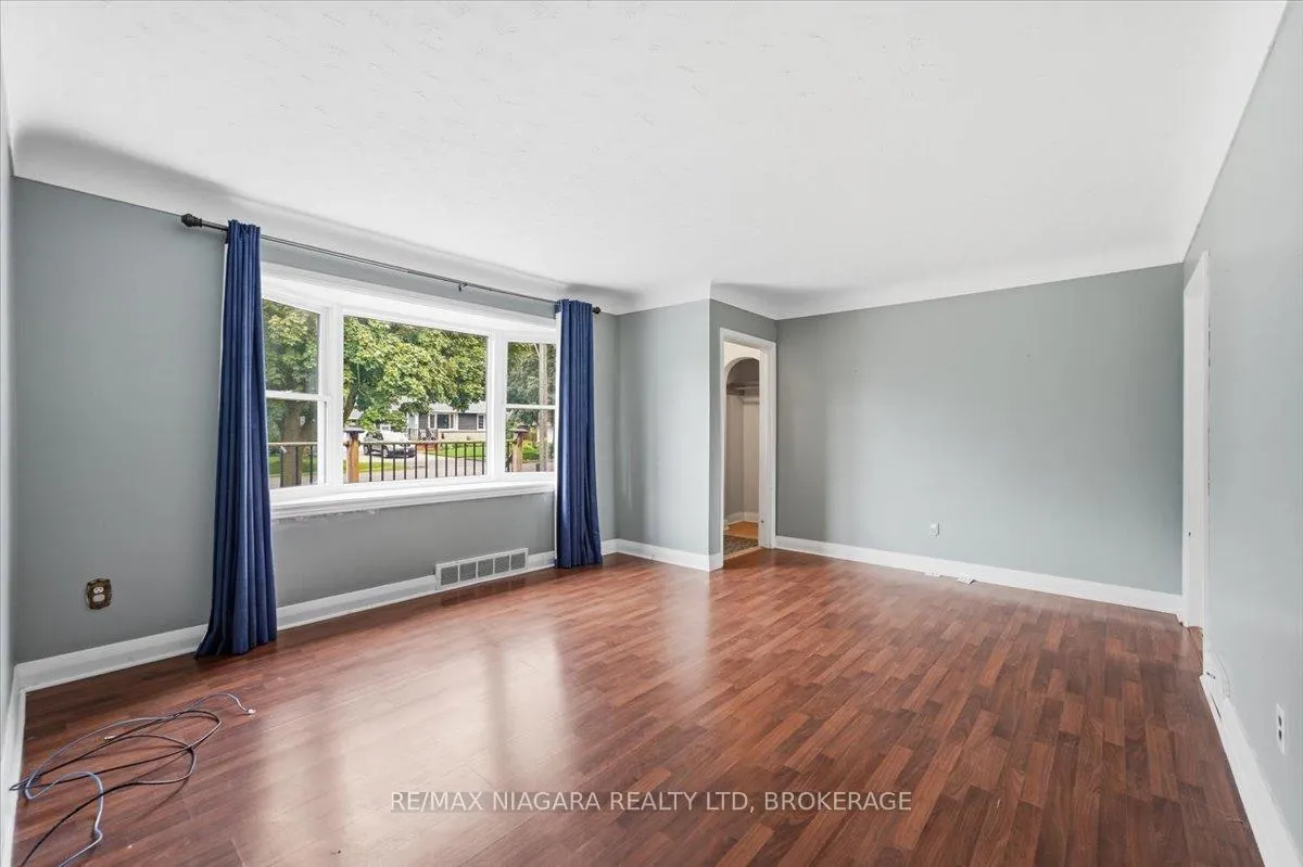Photo 9 of 7 Sequoia Avenue, St. Catharines, Bunting/Linwell — HOMEH