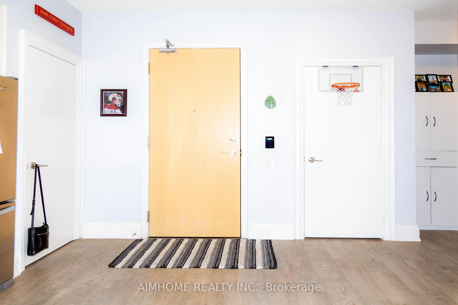 Photo 3 of Unit 2101, 30 Roehampton Avenue, Toronto, Mount Pleasant West — HOMEH