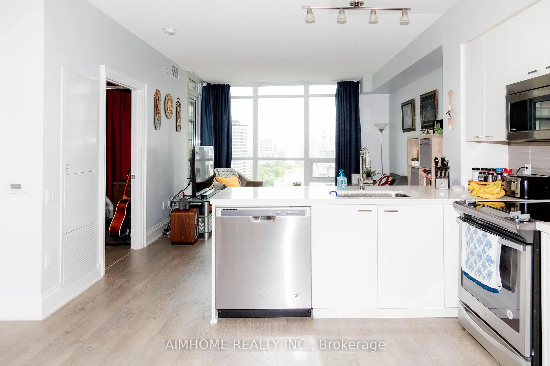 Photo 6 of Unit 2101, 30 Roehampton Avenue, Toronto, Mount Pleasant West — HOMEH