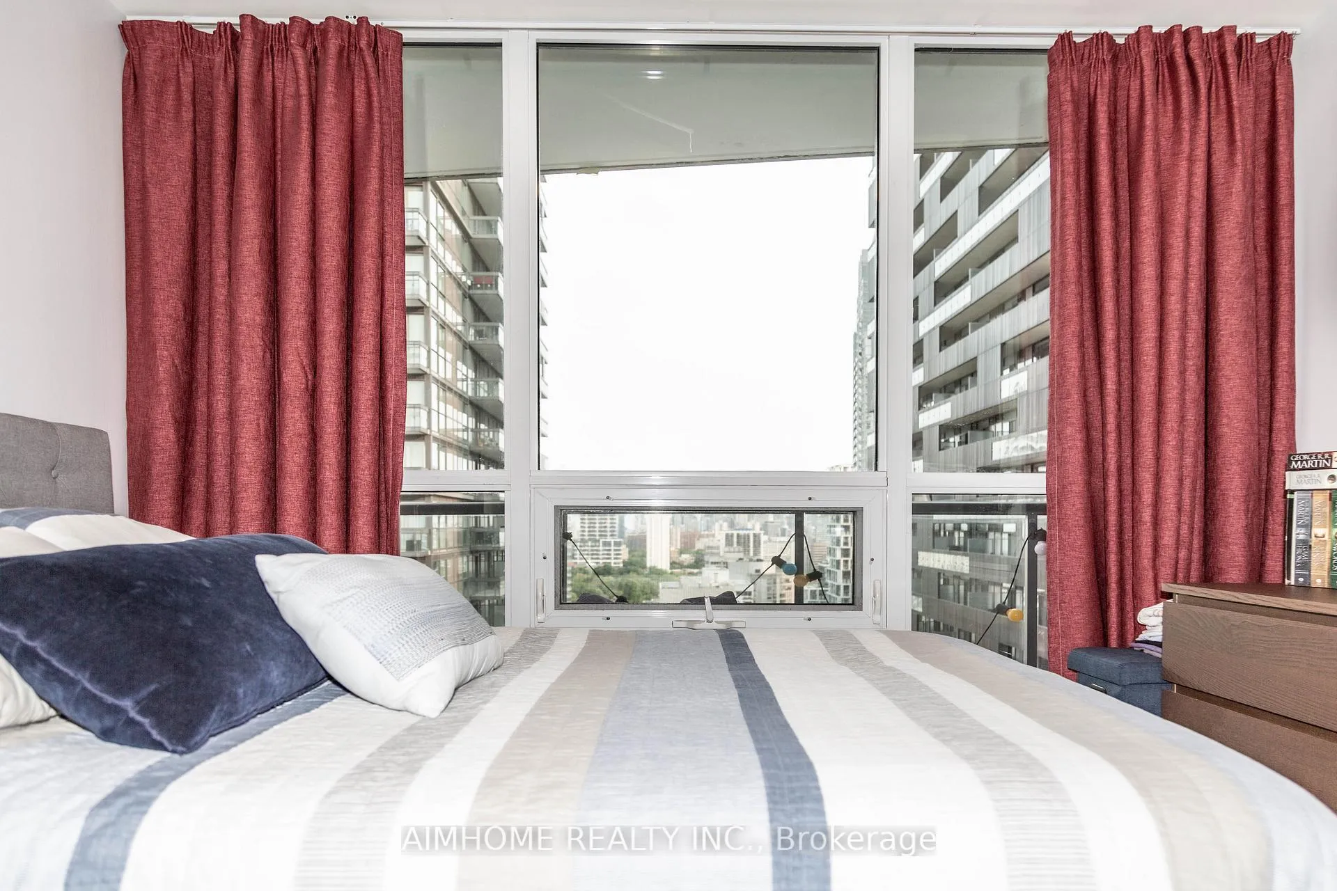 Photo 9 of Unit 2101, 30 Roehampton Avenue, Toronto, Mount Pleasant West — HOMEH