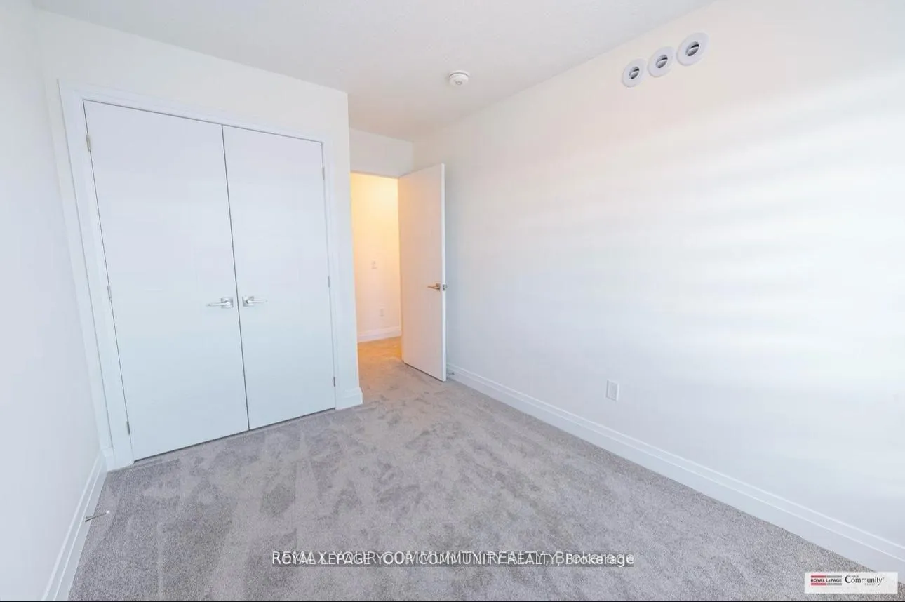 Photo 11 of 37 Lily Lane, Guelph, Clairfields/Hanlon Business Park — HOMEH