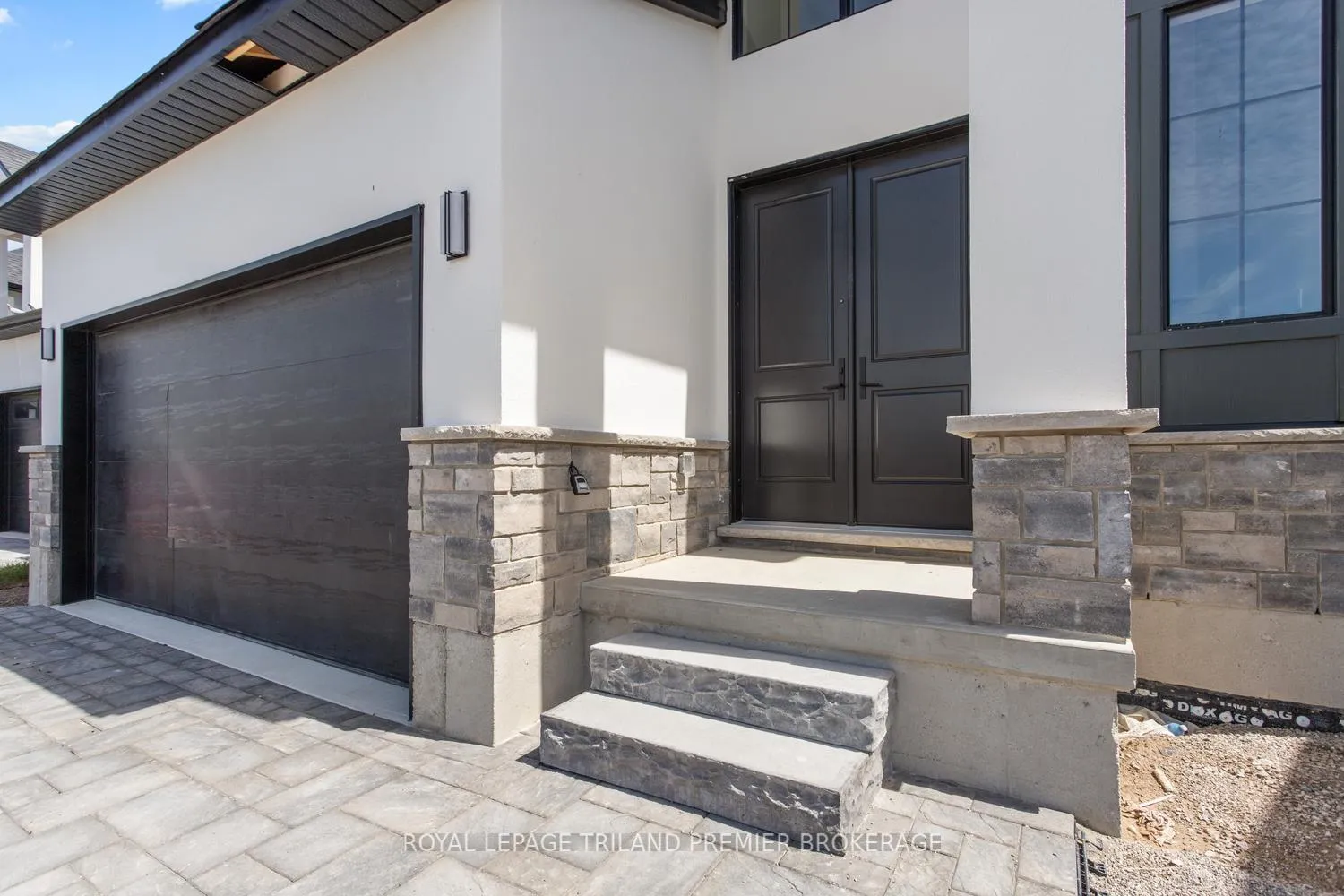 Photo 3 of 1378 Bush Hill Link, London, North S — HOMEH