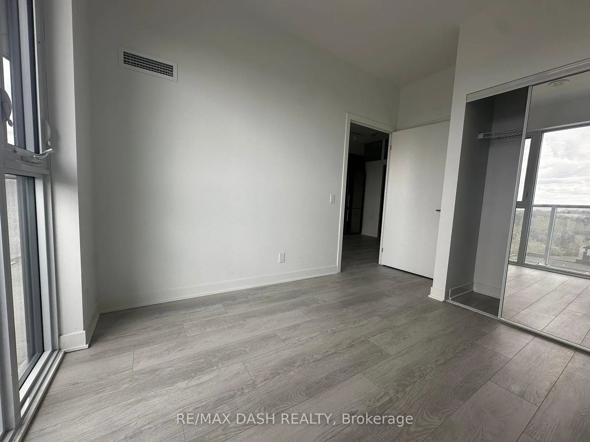 Photo 10 of Unit 506, 10 Flavelle Trail, Vaughan, Steeles West Industrial — HOMEH
