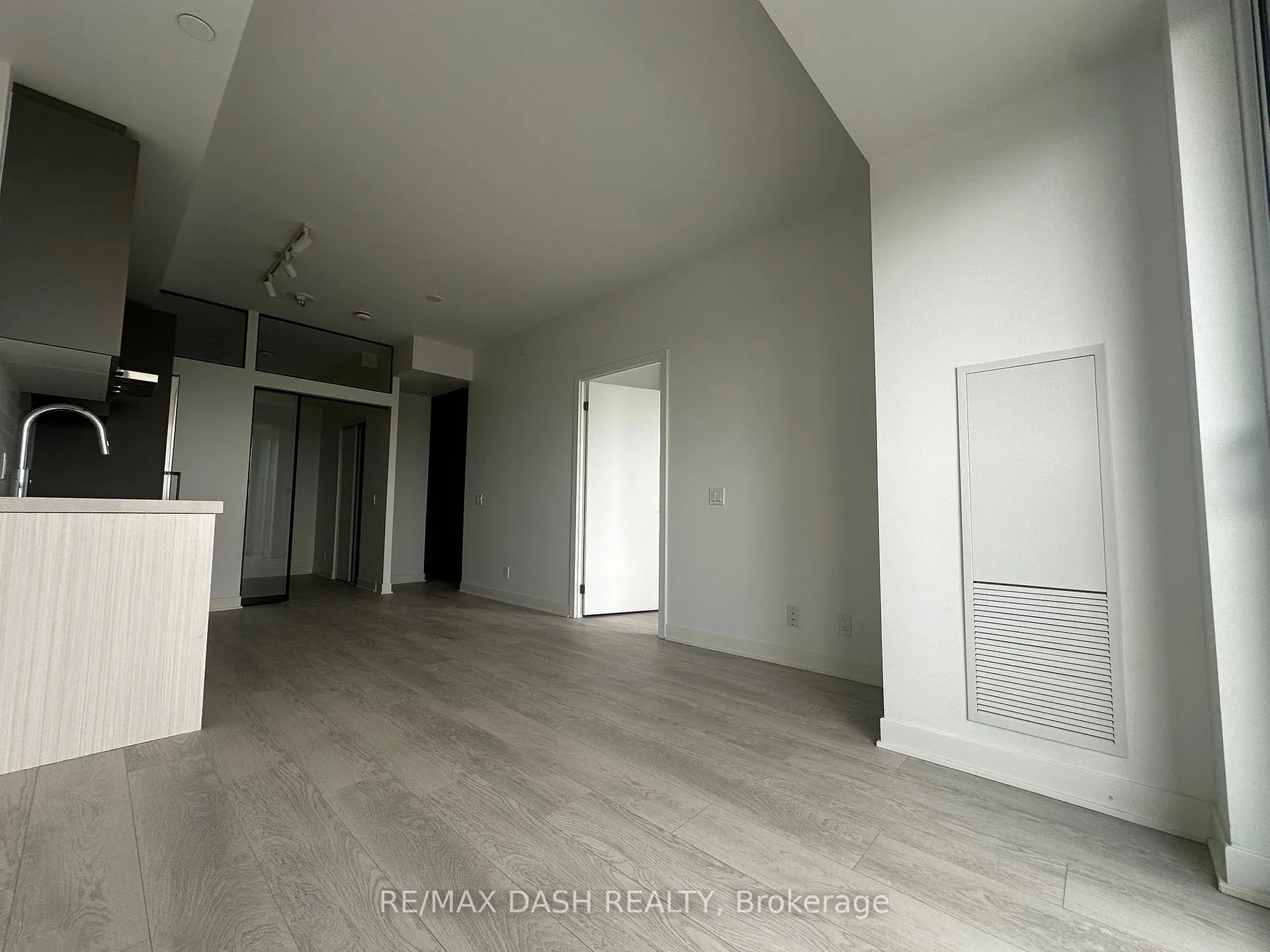 Photo 19 of Unit 506, 10 Flavelle Trail, Vaughan, Steeles West Industrial — HOMEH