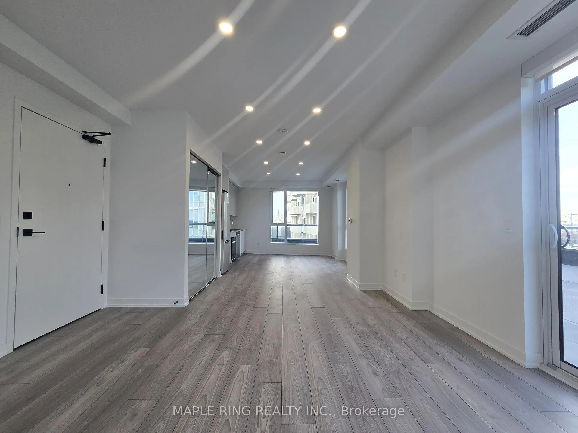Photo 2 of Unit 506, 474 Caldari Road, Vaughan, Concord — HOMEH