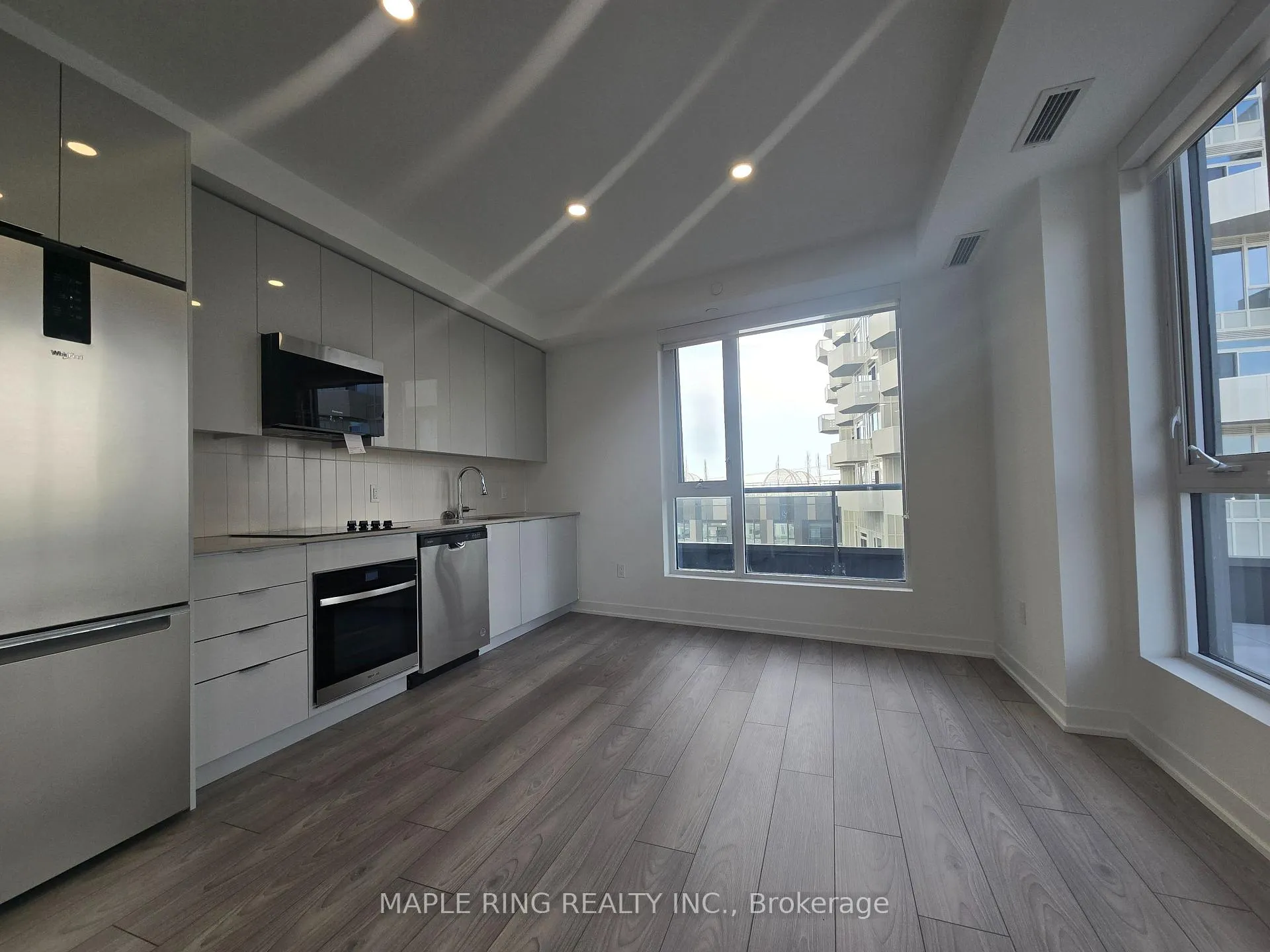 Photo 5 of Unit 506, 474 Caldari Road, Vaughan, Concord — HOMEH