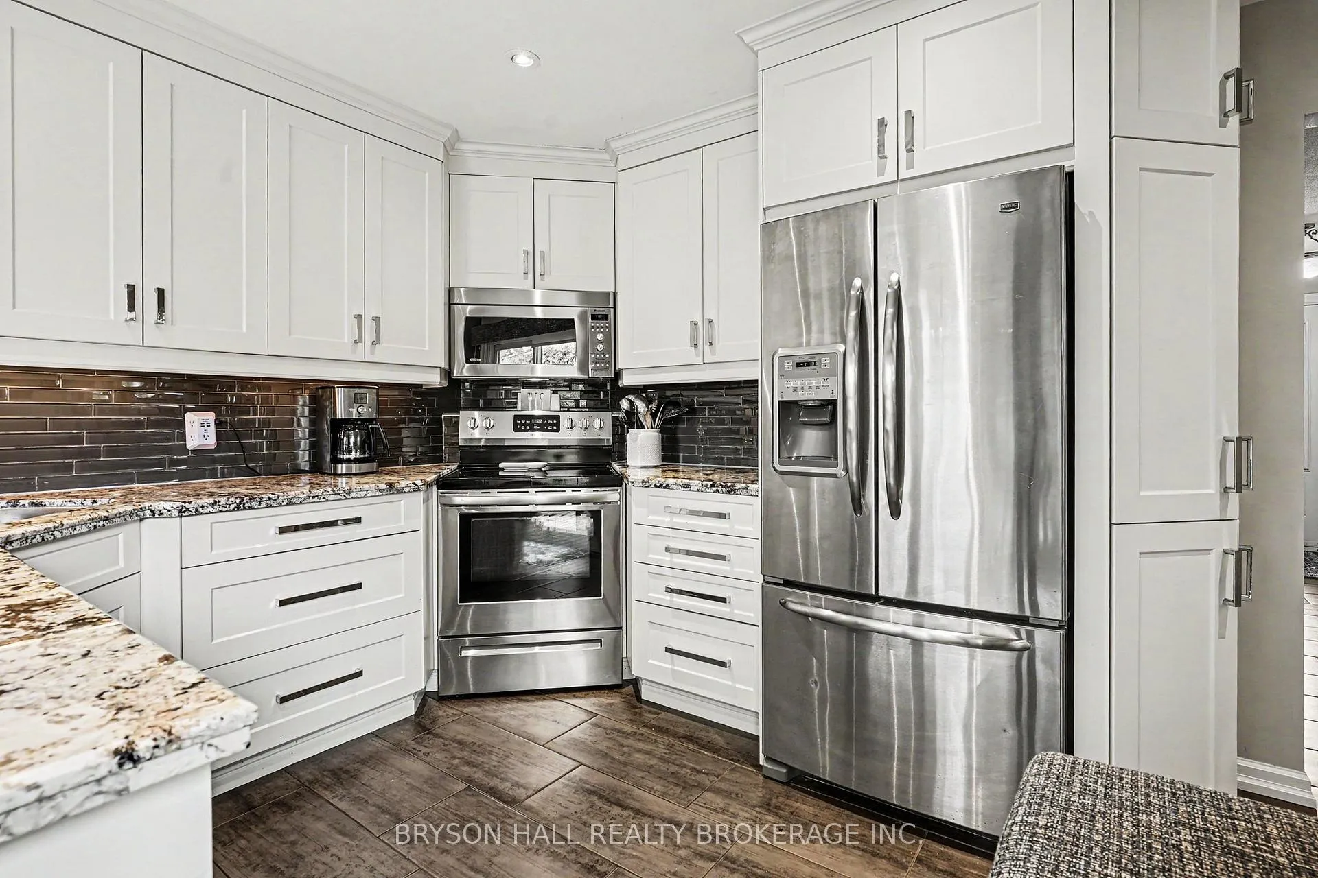 Photo 4 of 2122 Hunt Crescent, Burlington, Headon — HOMEH