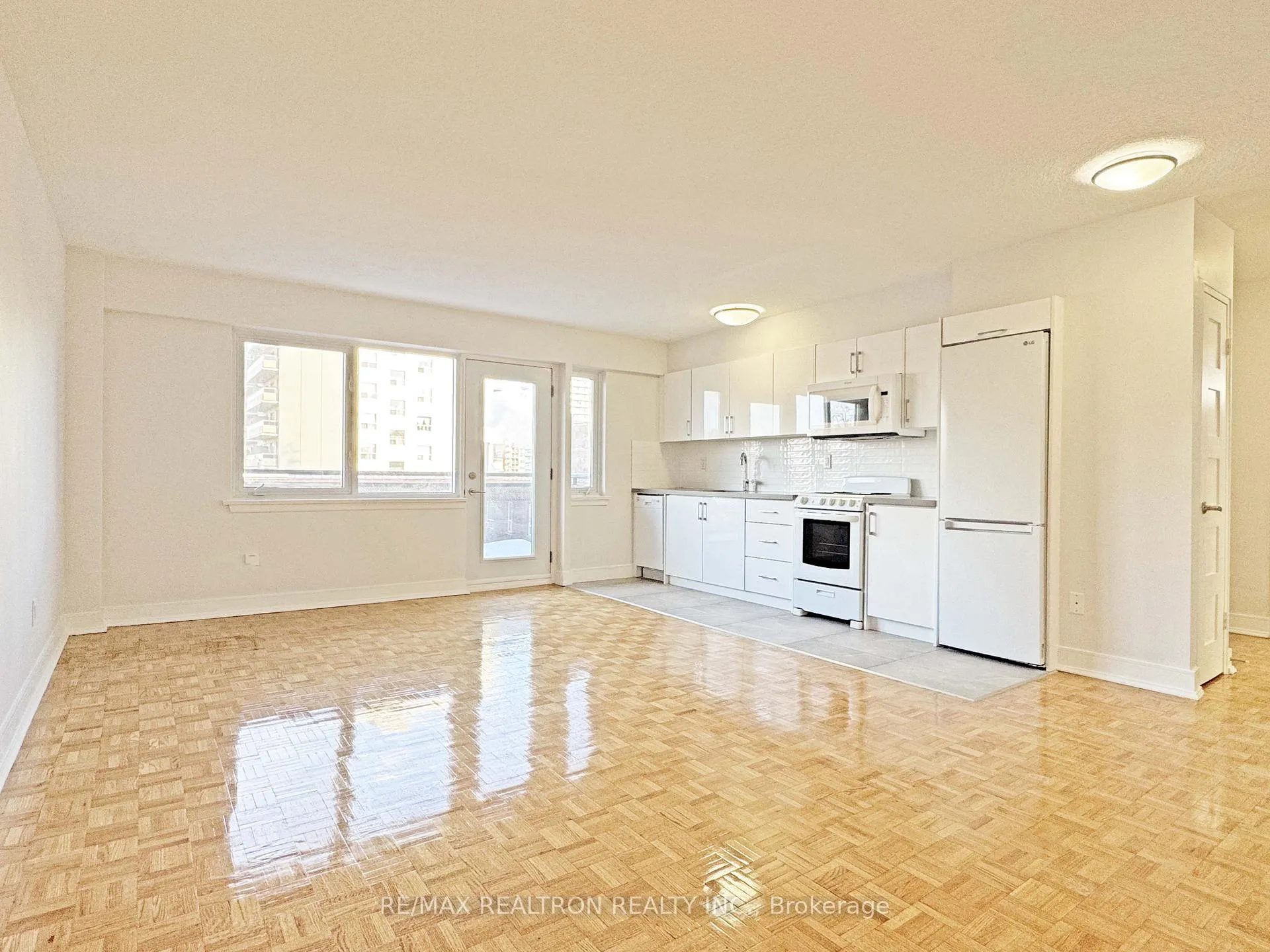 Photo 2 of Unit 601, 95 Lawton Boulevard, Toronto, Yonge-St. Clair — HOMEH