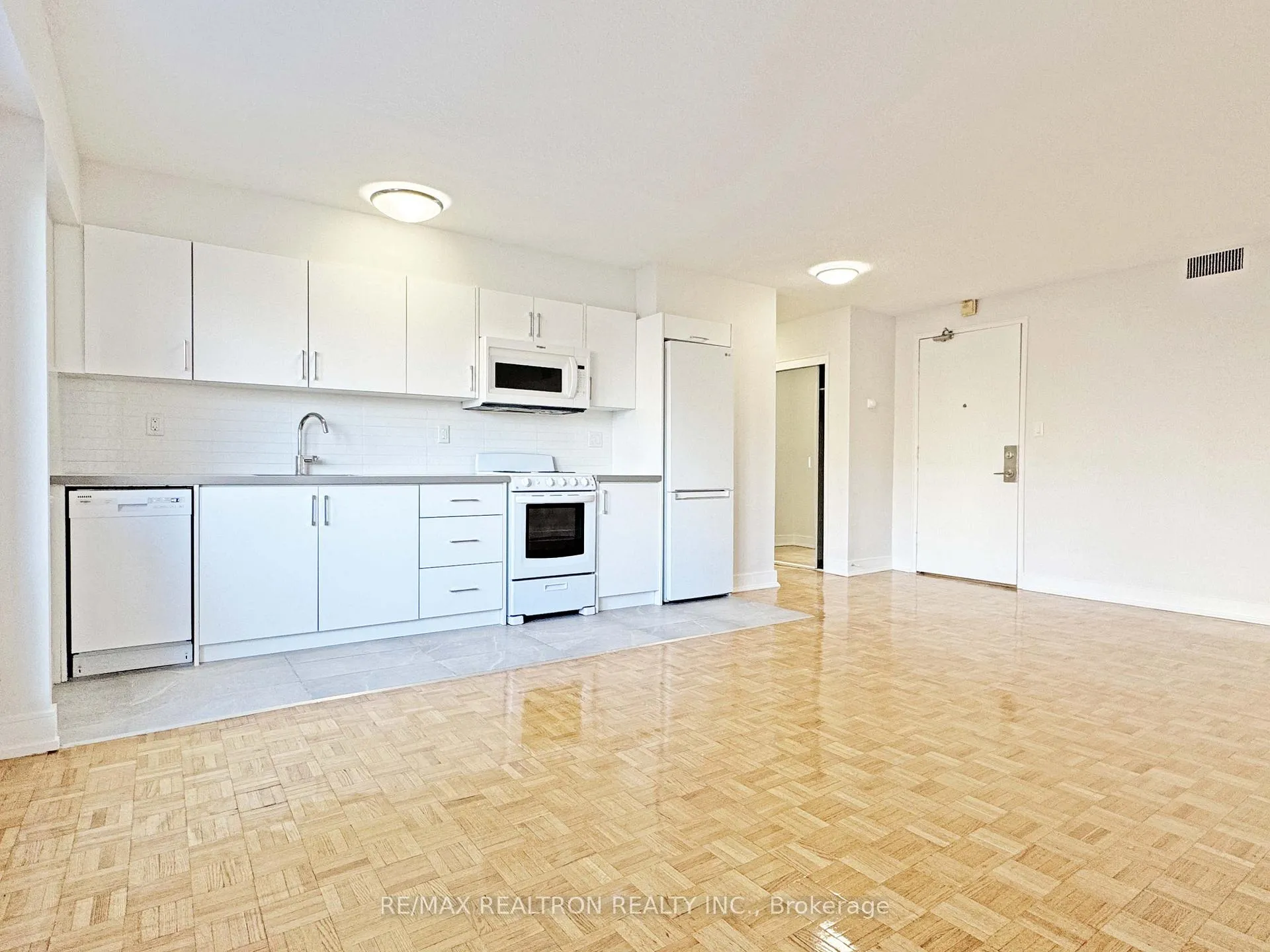 Photo 3 of Unit 601, 95 Lawton Boulevard, Toronto, Yonge-St. Clair — HOMEH