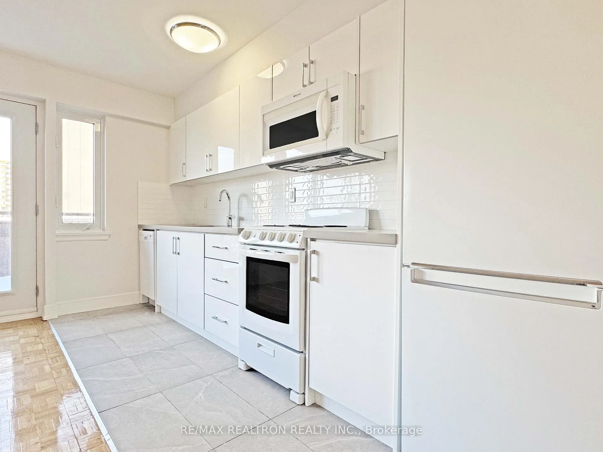 Photo 4 of Unit 601, 95 Lawton Boulevard, Toronto, Yonge-St. Clair — HOMEH