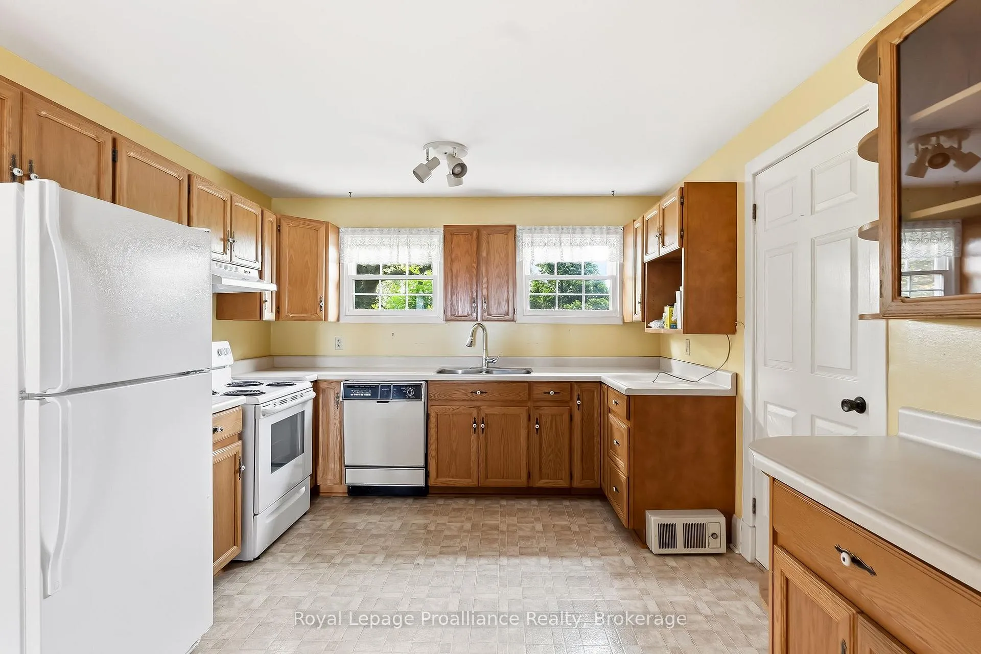 Photo 18 of 67 Price Street E, Brighton — HOMEH