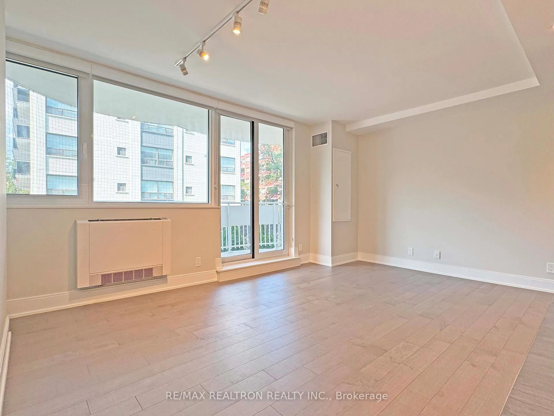 Photo 3 of Unit 203, 11 Walmer Road, Toronto, The Annex — HOMEH