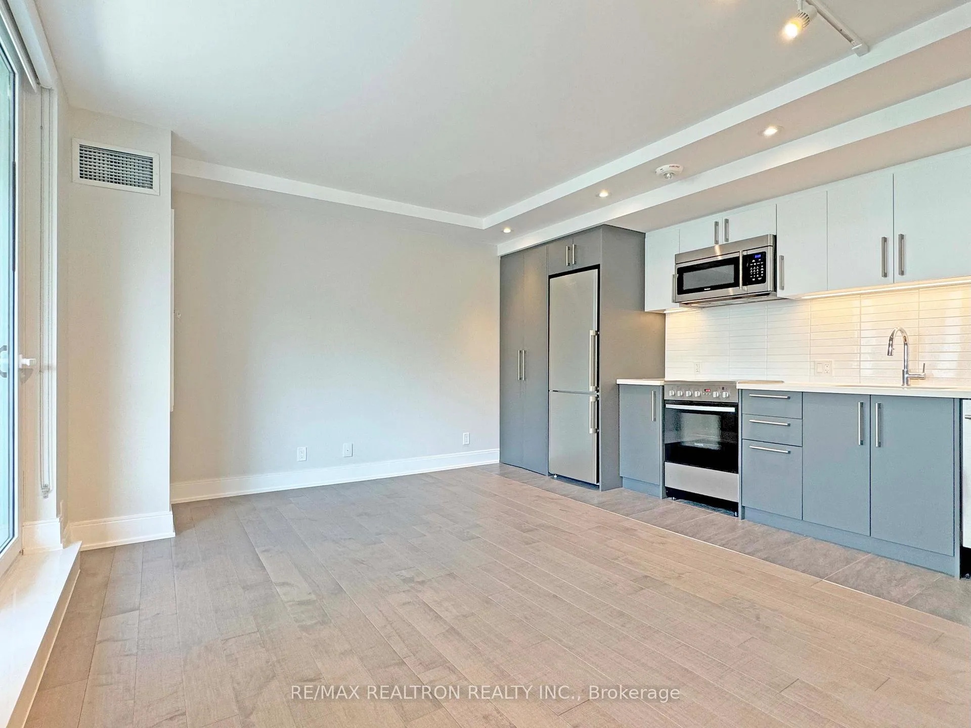 Photo 5 of Unit 203, 11 Walmer Road, Toronto, The Annex — HOMEH