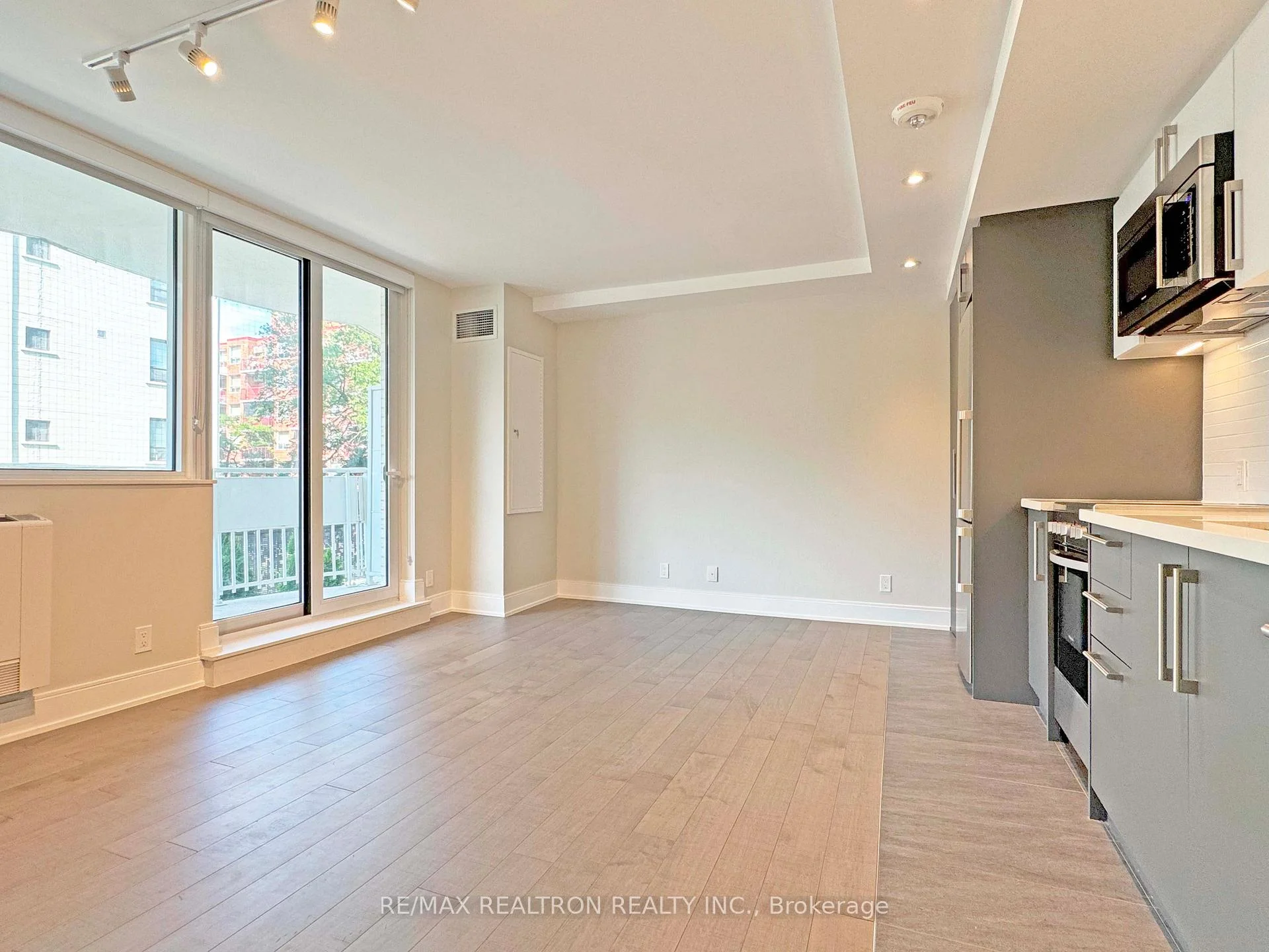 Photo 6 of Unit 203, 11 Walmer Road, Toronto, The Annex — HOMEH