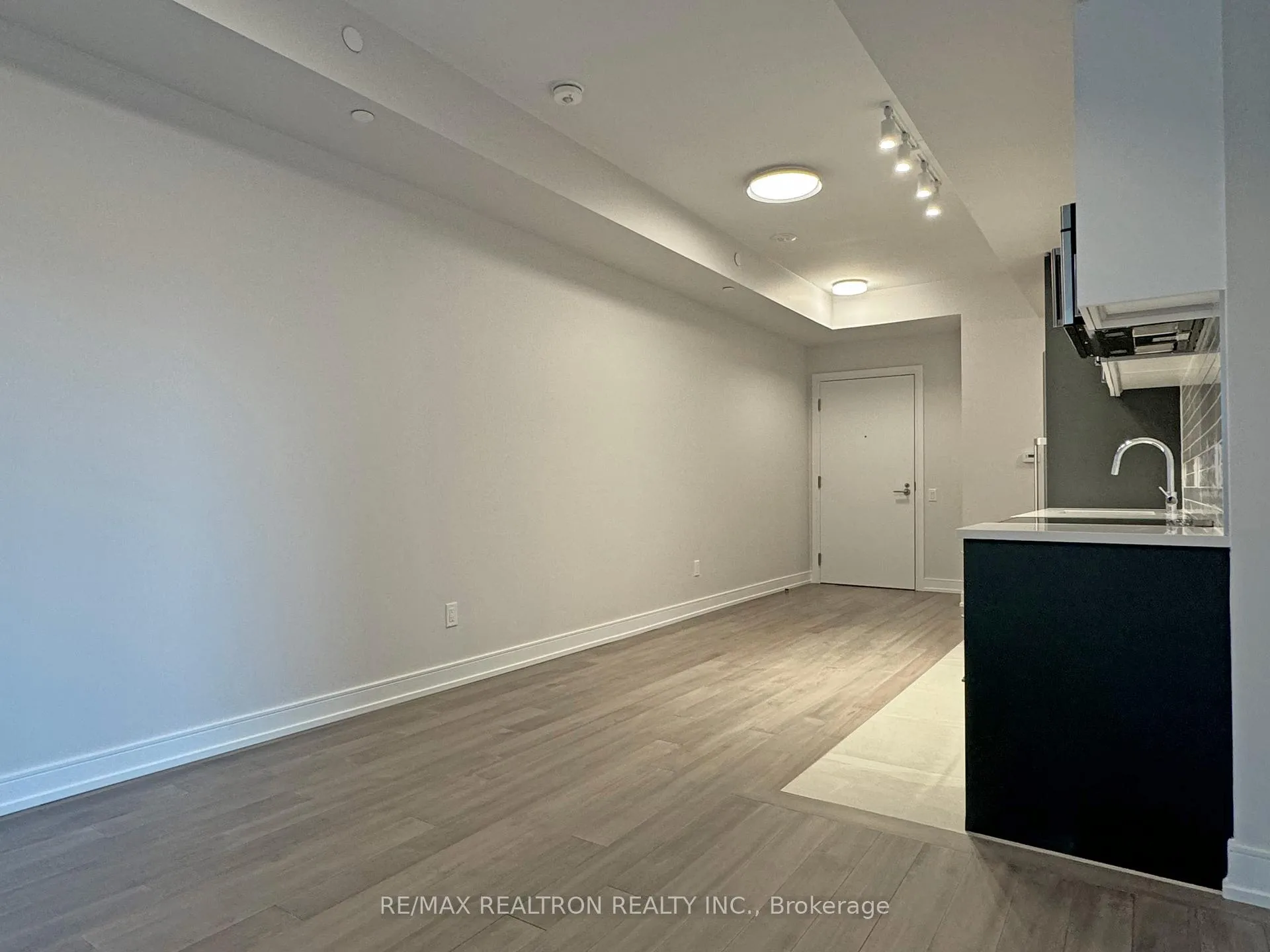 Photo 4 of Unit 202, 2525 Bathurst Street, Toronto, Forest Hill North — HOMEH