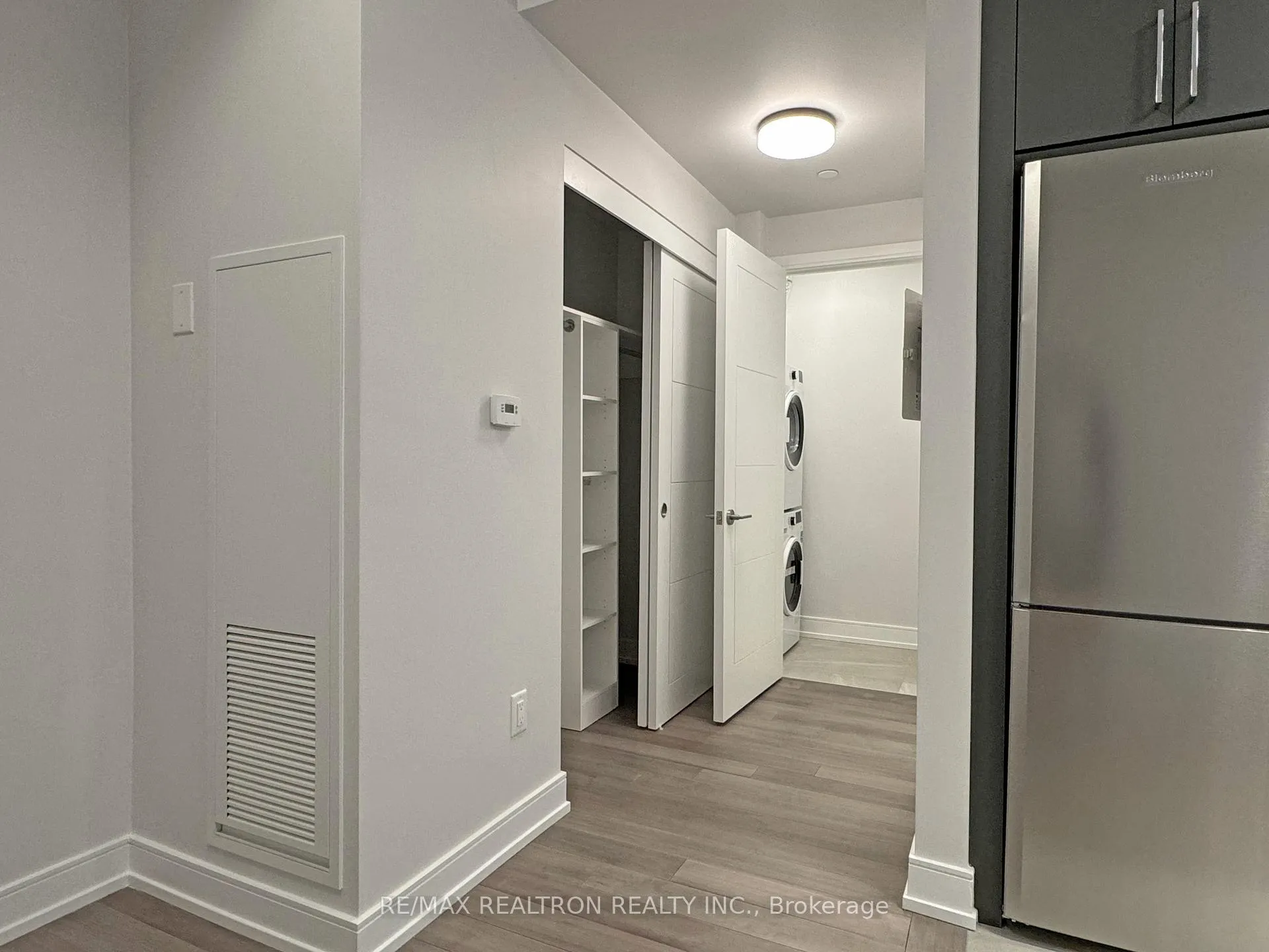 Photo 5 of Unit 202, 2525 Bathurst Street, Toronto, Forest Hill North — HOMEH
