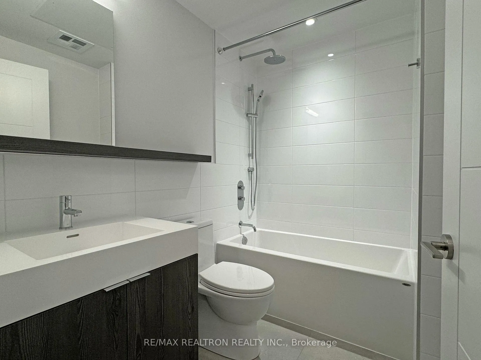 Photo 6 of Unit 202, 2525 Bathurst Street, Toronto, Forest Hill North — HOMEH
