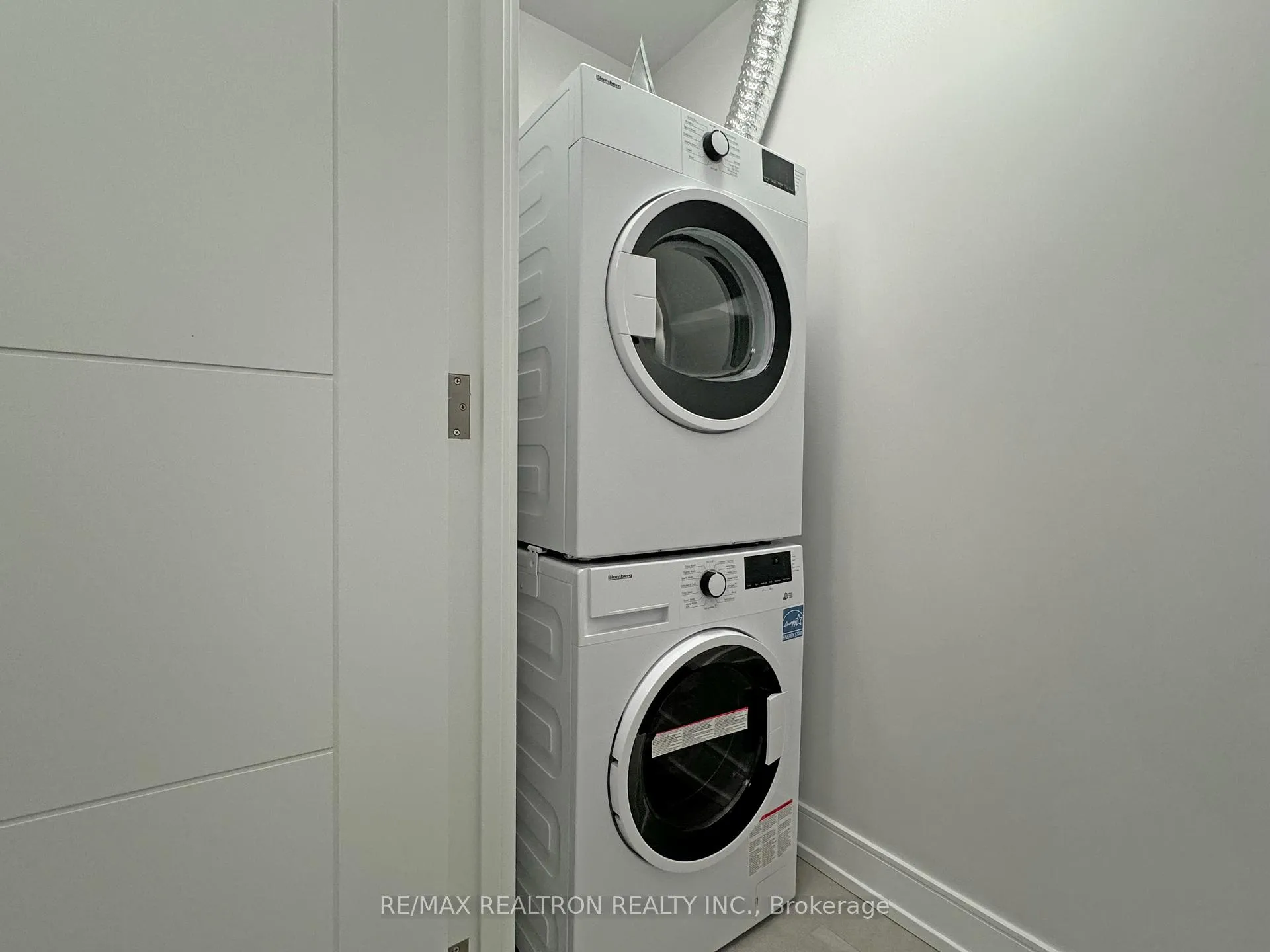 Photo 7 of Unit 202, 2525 Bathurst Street, Toronto, Forest Hill North — HOMEH