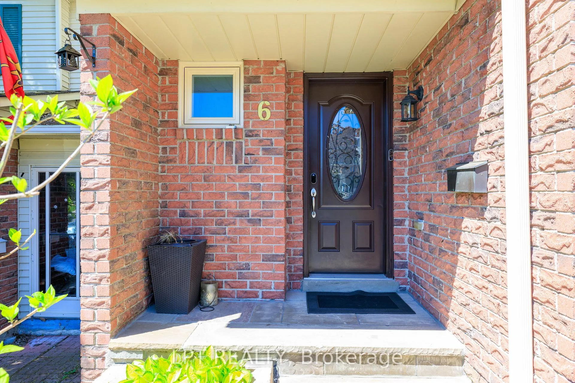 Photo 4 of 6 Odin Crescent, Aurora, Aurora Village — HOMEH