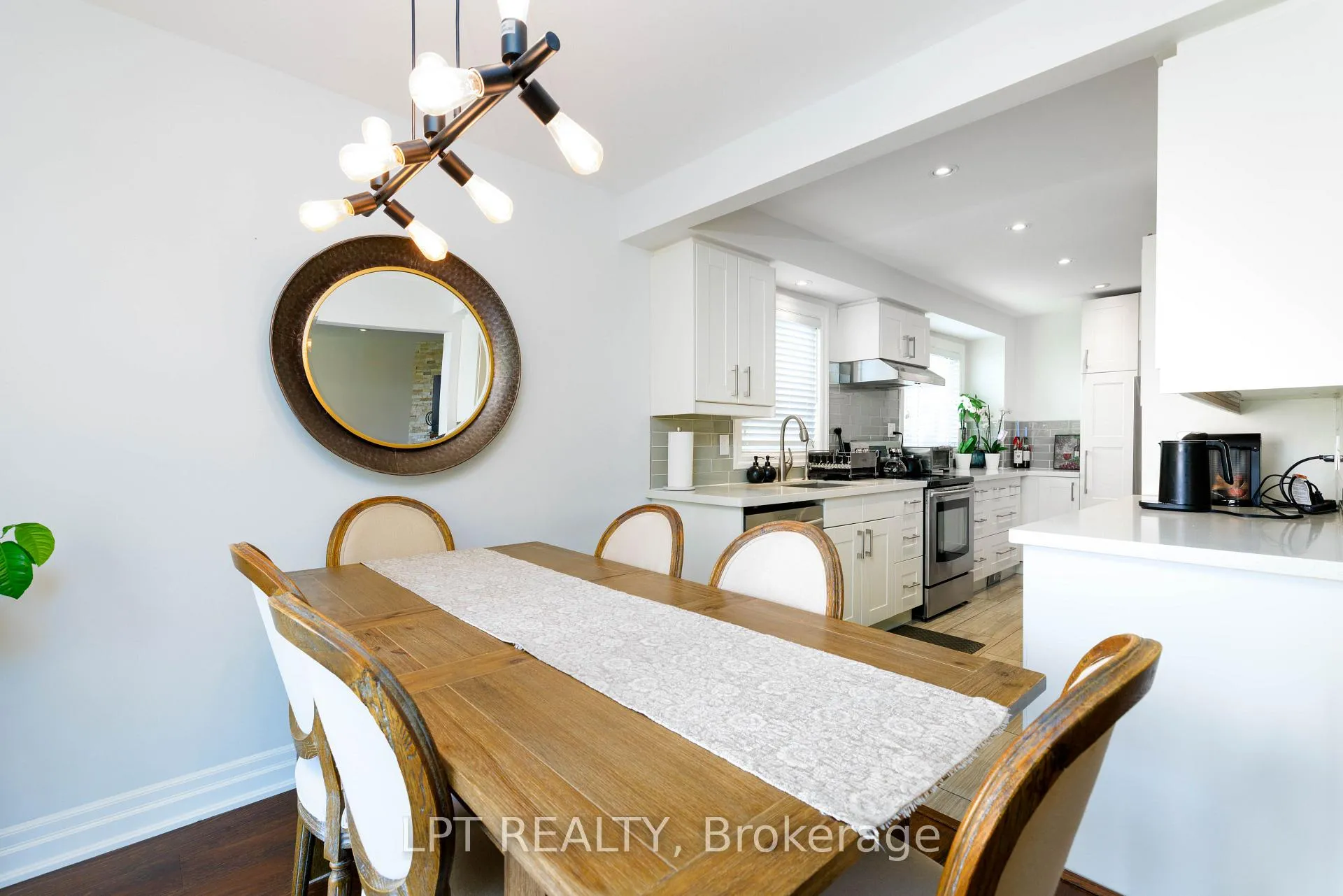 Photo 8 of 6 Odin Crescent, Aurora, Aurora Village — HOMEH