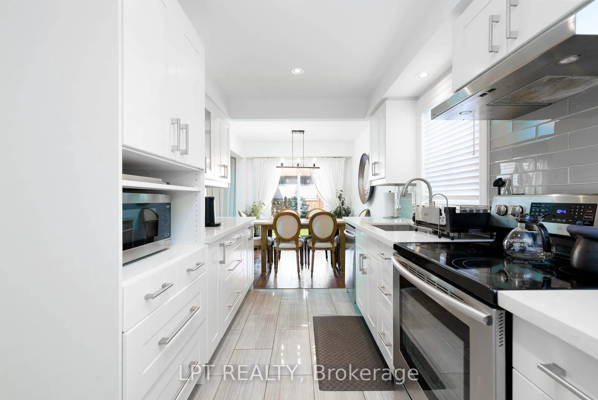 Photo 10 of 6 Odin Crescent, Aurora, Aurora Village — HOMEH