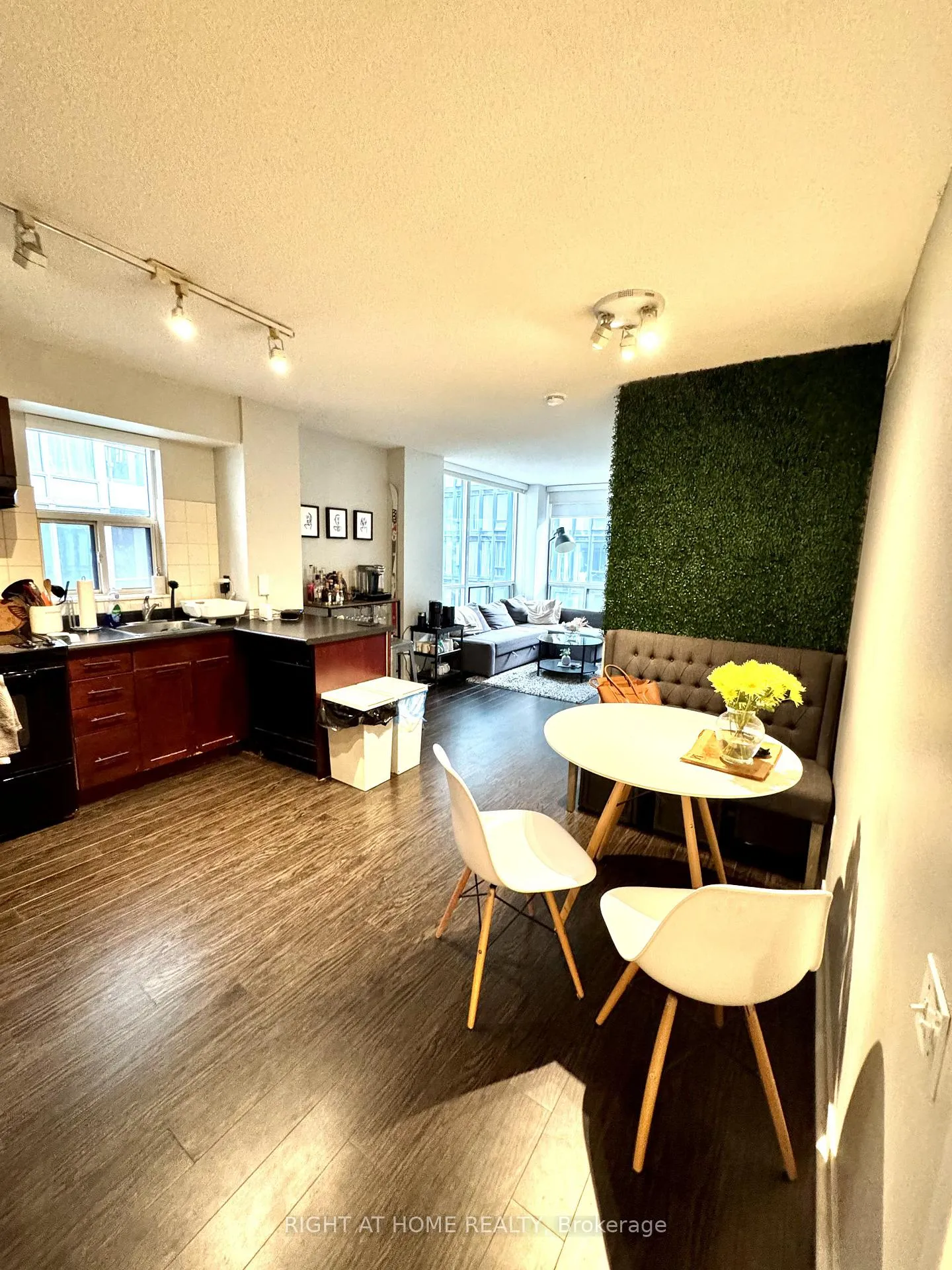 Photo 6 of Unit 1013, 75 Dalhousie Street, Toronto, Church-Yonge Corridor — HOMEH
