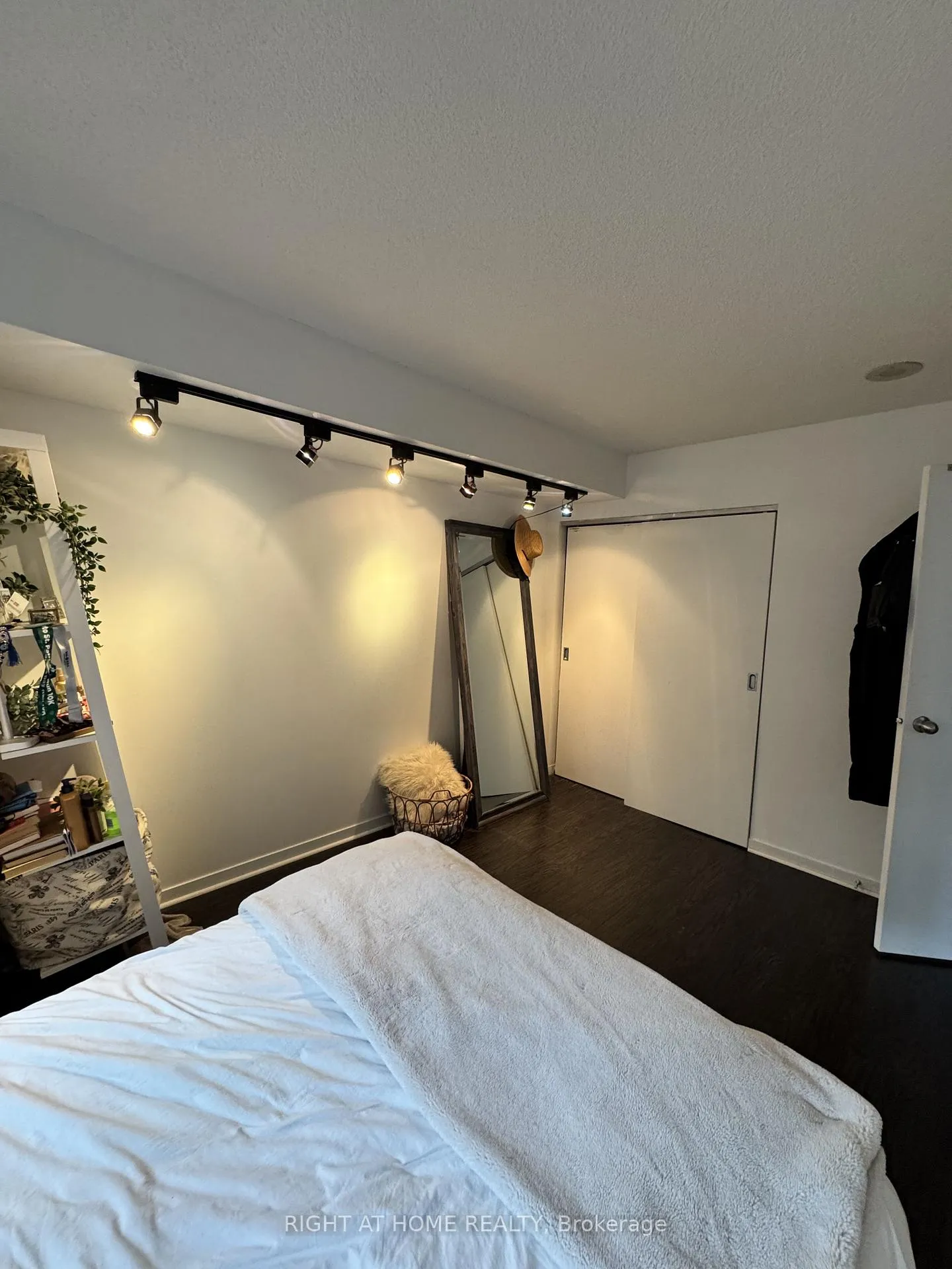 Photo 12 of Unit 1013, 75 Dalhousie Street, Toronto, Church-Yonge Corridor — HOMEH