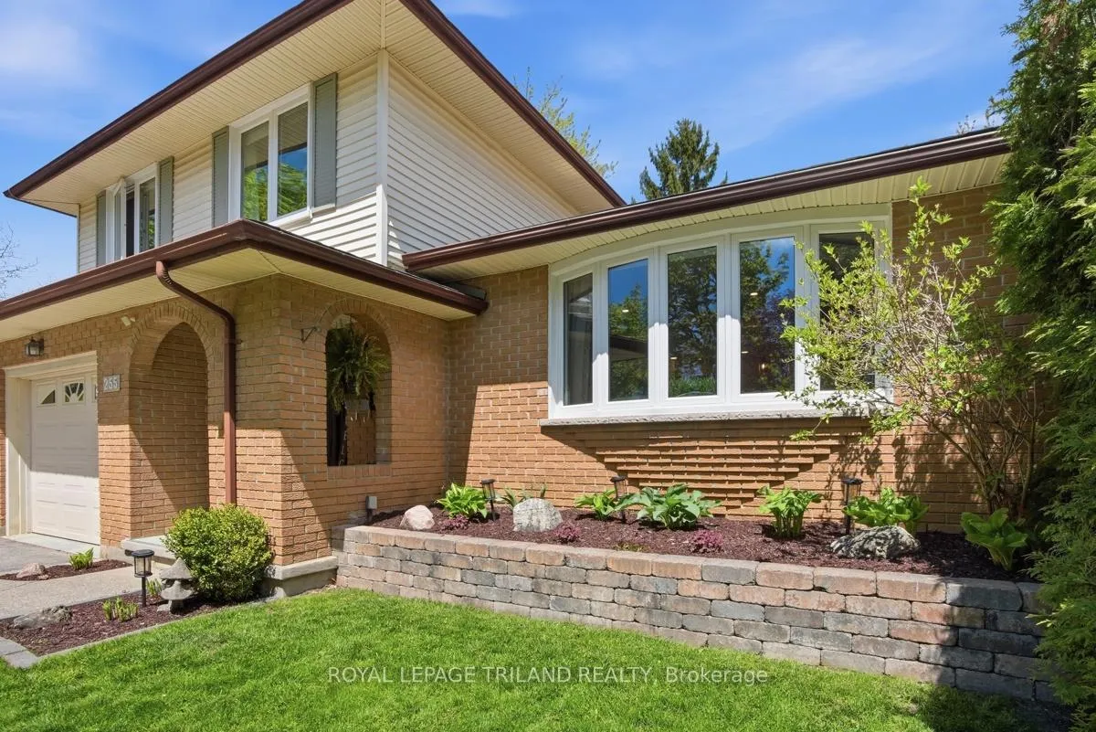 Photo 3 of 255 Highview Crescent, London, South O — HOMEH