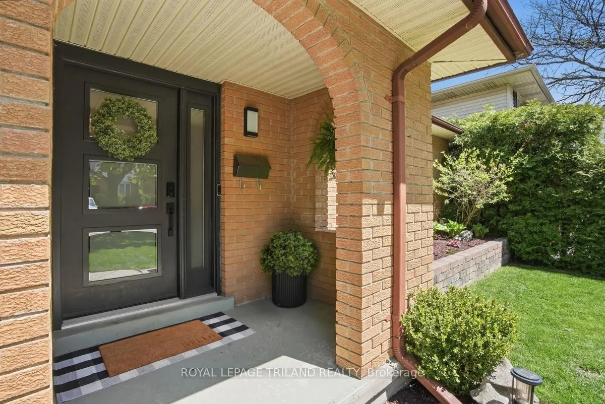 Photo 4 of 255 Highview Crescent, London, South O — HOMEH