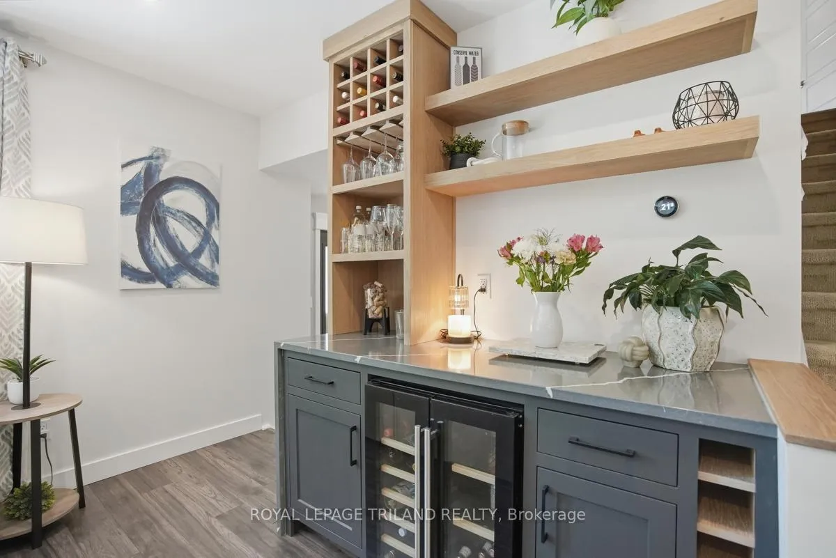 Photo 11 of 255 Highview Crescent, London, South O — HOMEH