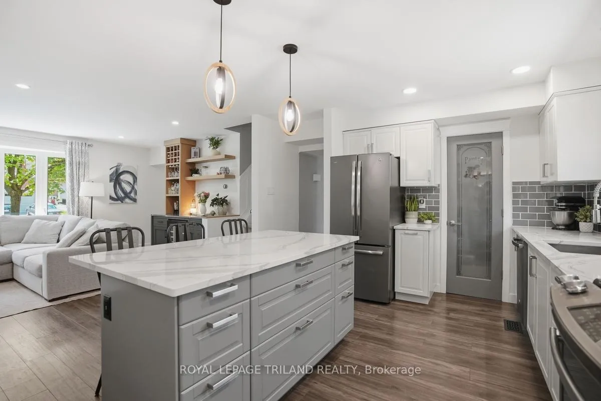 Photo 12 of 255 Highview Crescent, London, South O — HOMEH
