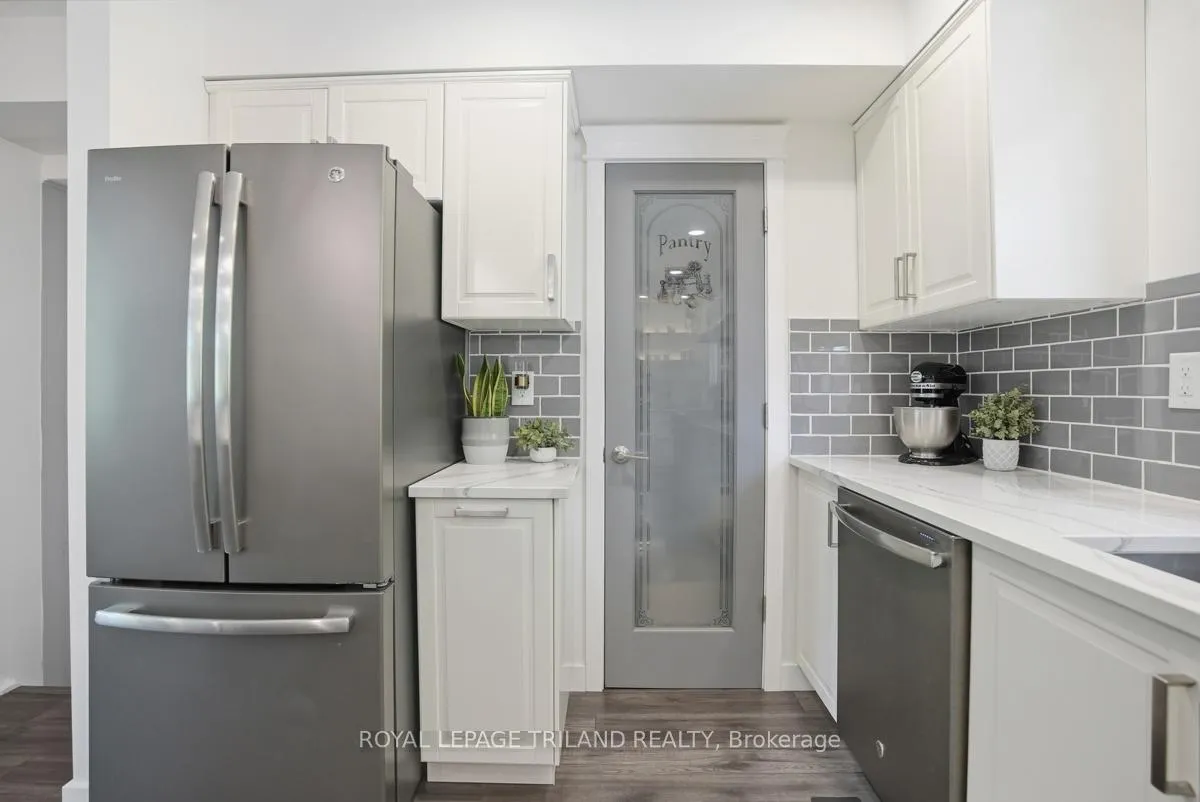 Photo 14 of 255 Highview Crescent, London, South O — HOMEH