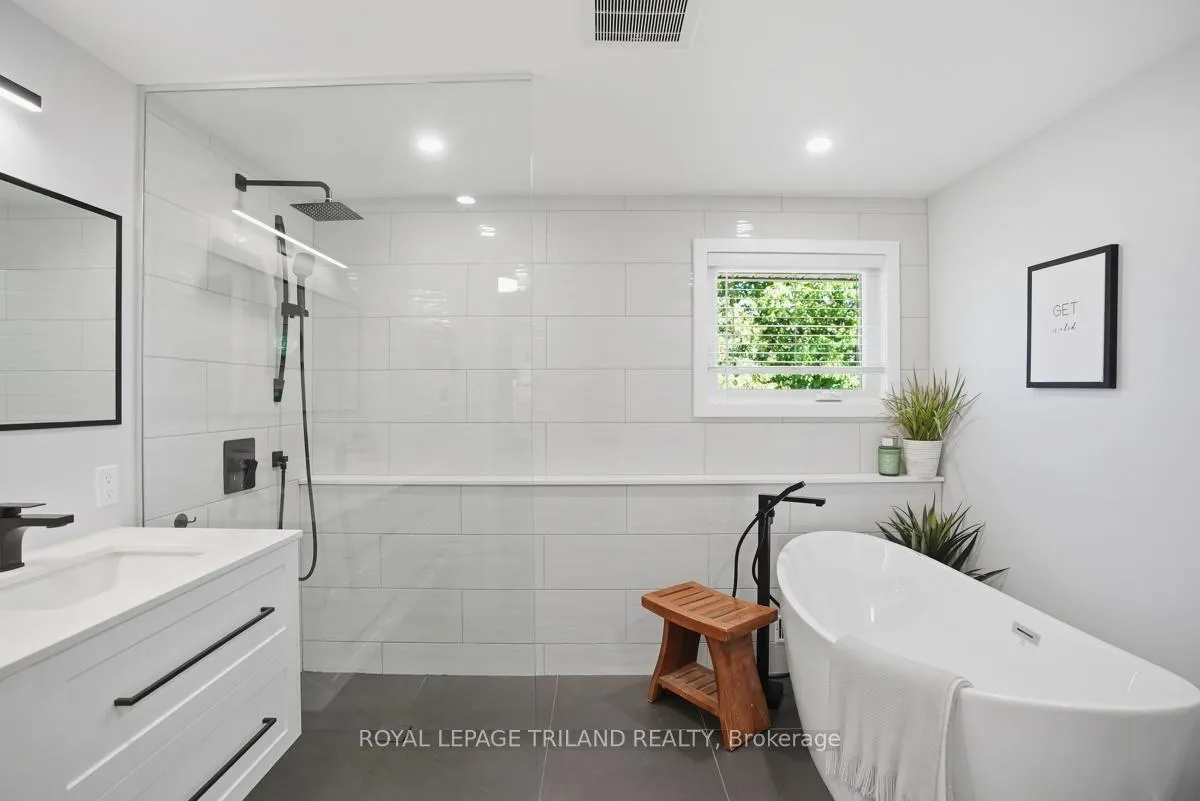 Photo 22 of 255 Highview Crescent, London, South O — HOMEH