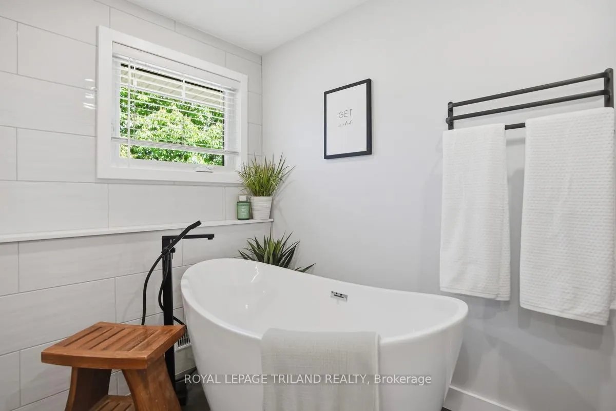 Photo 23 of 255 Highview Crescent, London, South O — HOMEH
