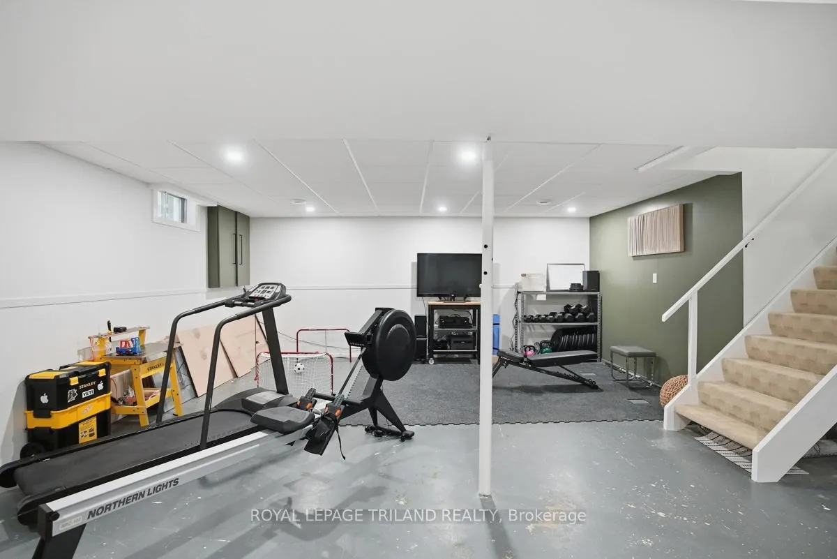Photo 32 of 255 Highview Crescent, London, South O — HOMEH