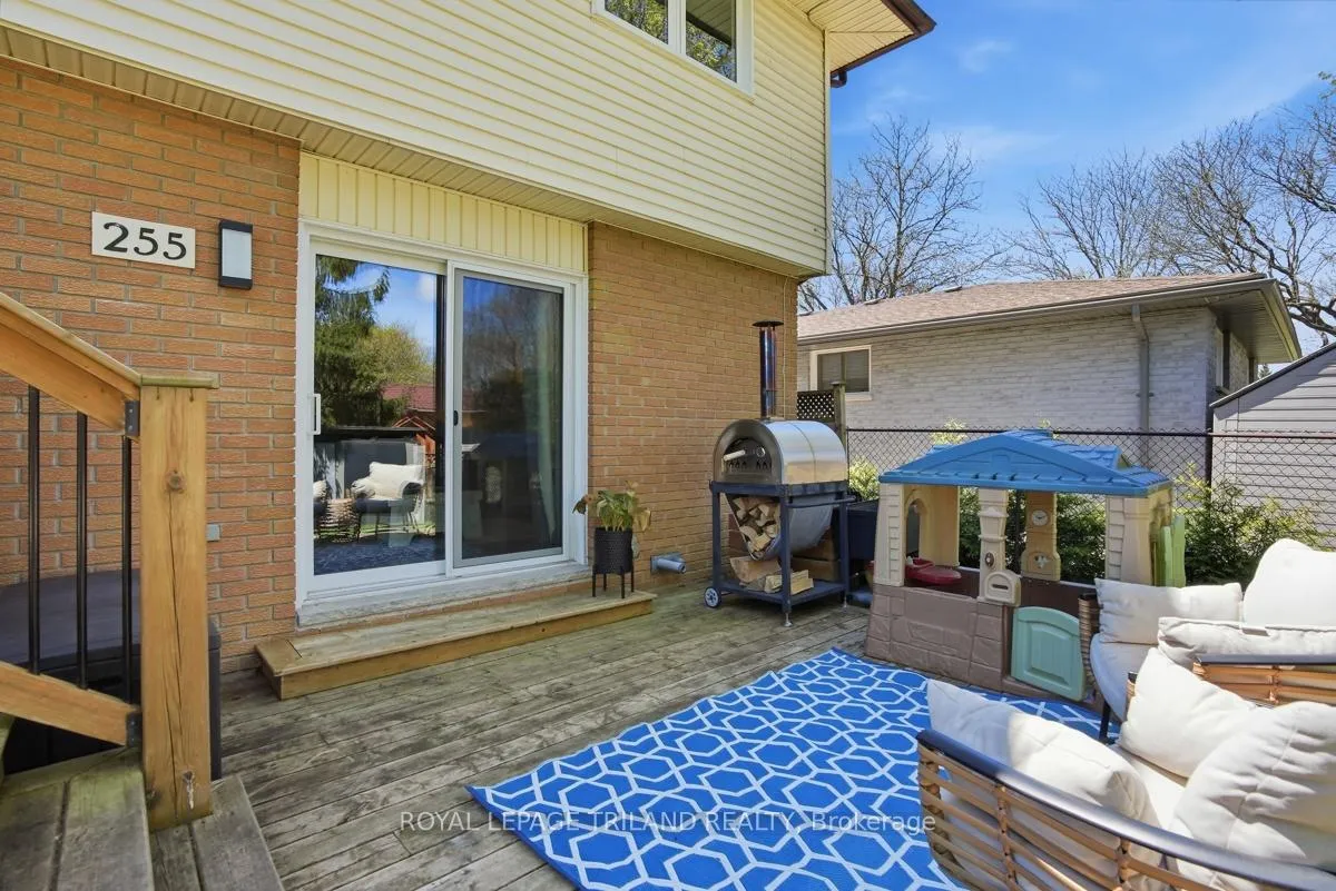 Photo 38 of 255 Highview Crescent, London, South O — HOMEH