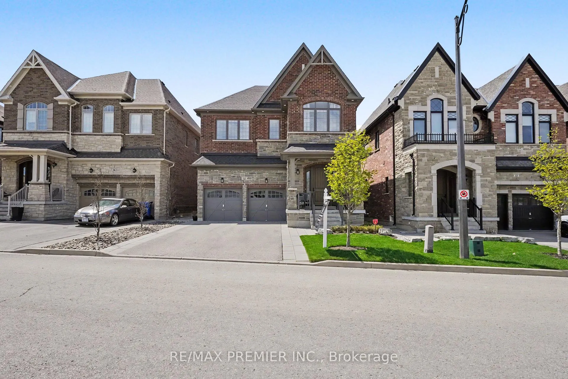Photo 1 of 14 King Boulevard, King, King City — HOMEH
