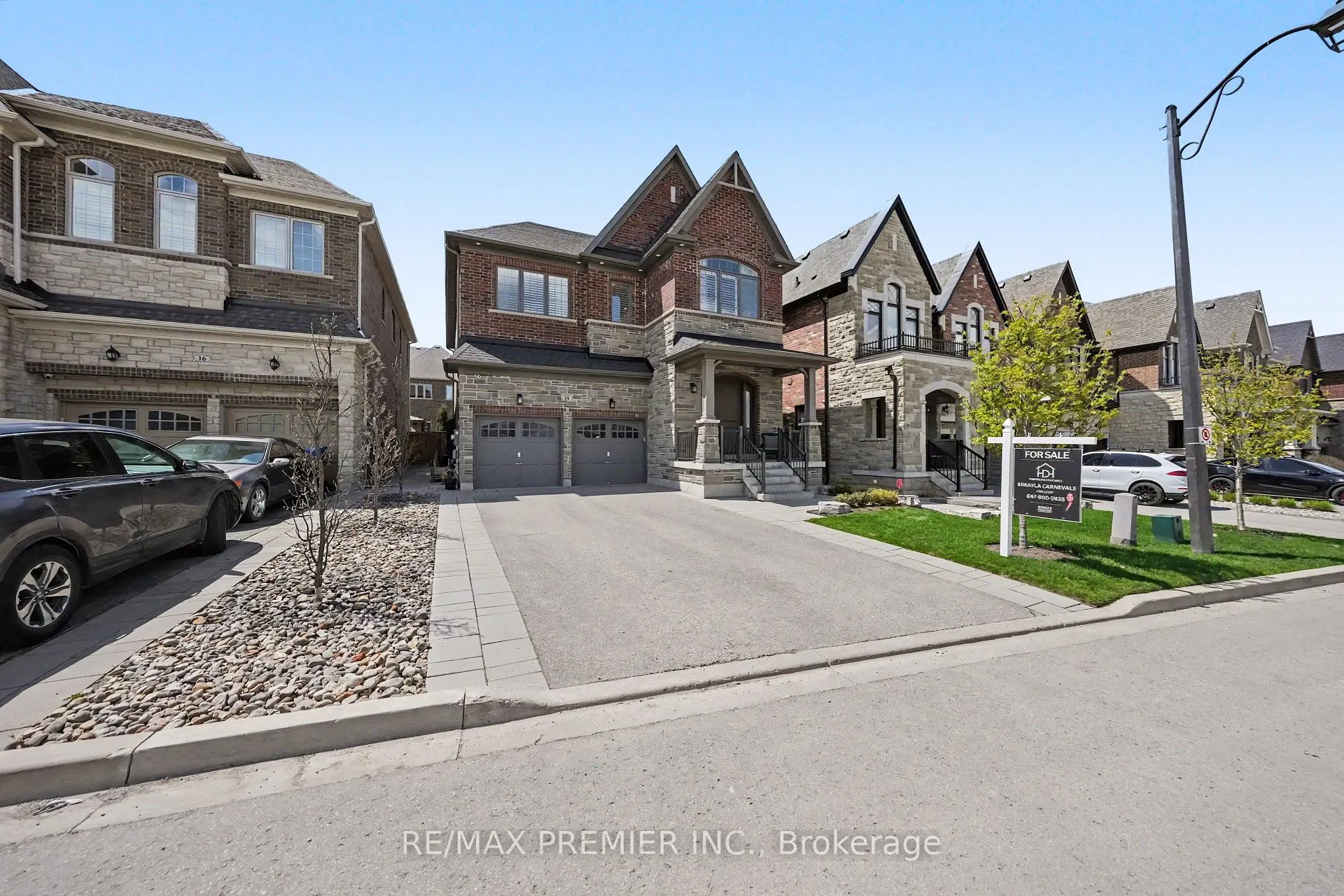 Photo 2 of 14 King Boulevard, King, King City — HOMEH