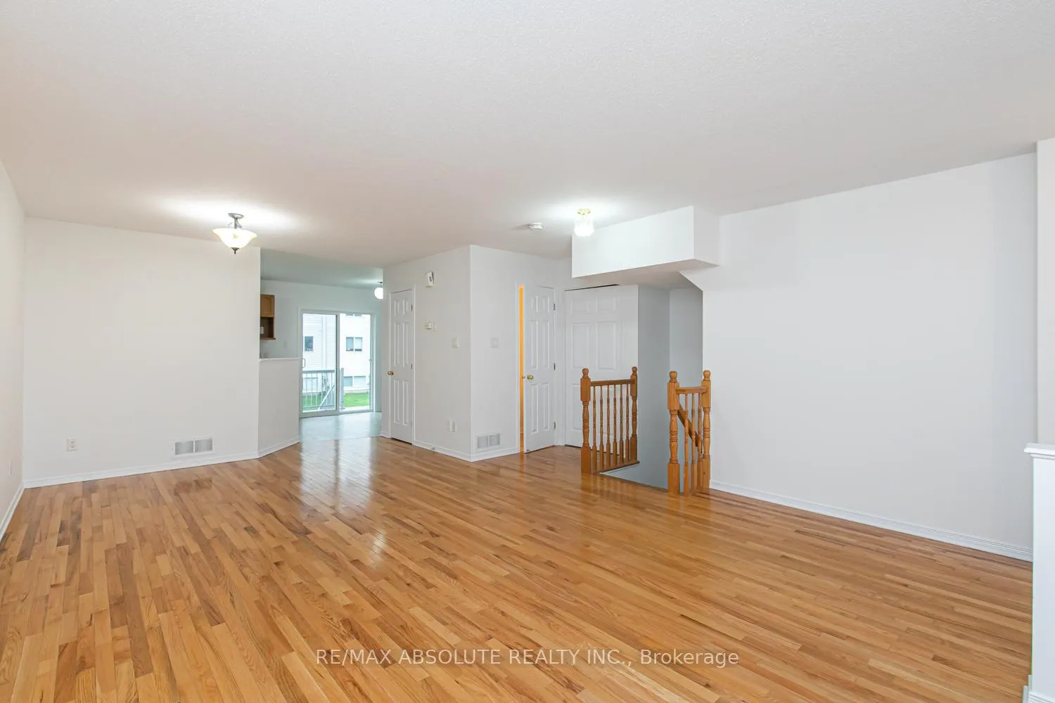 Photo 6 of 250 Gershwin Private, Ottawa, Westcliffe Estates — HOMEH